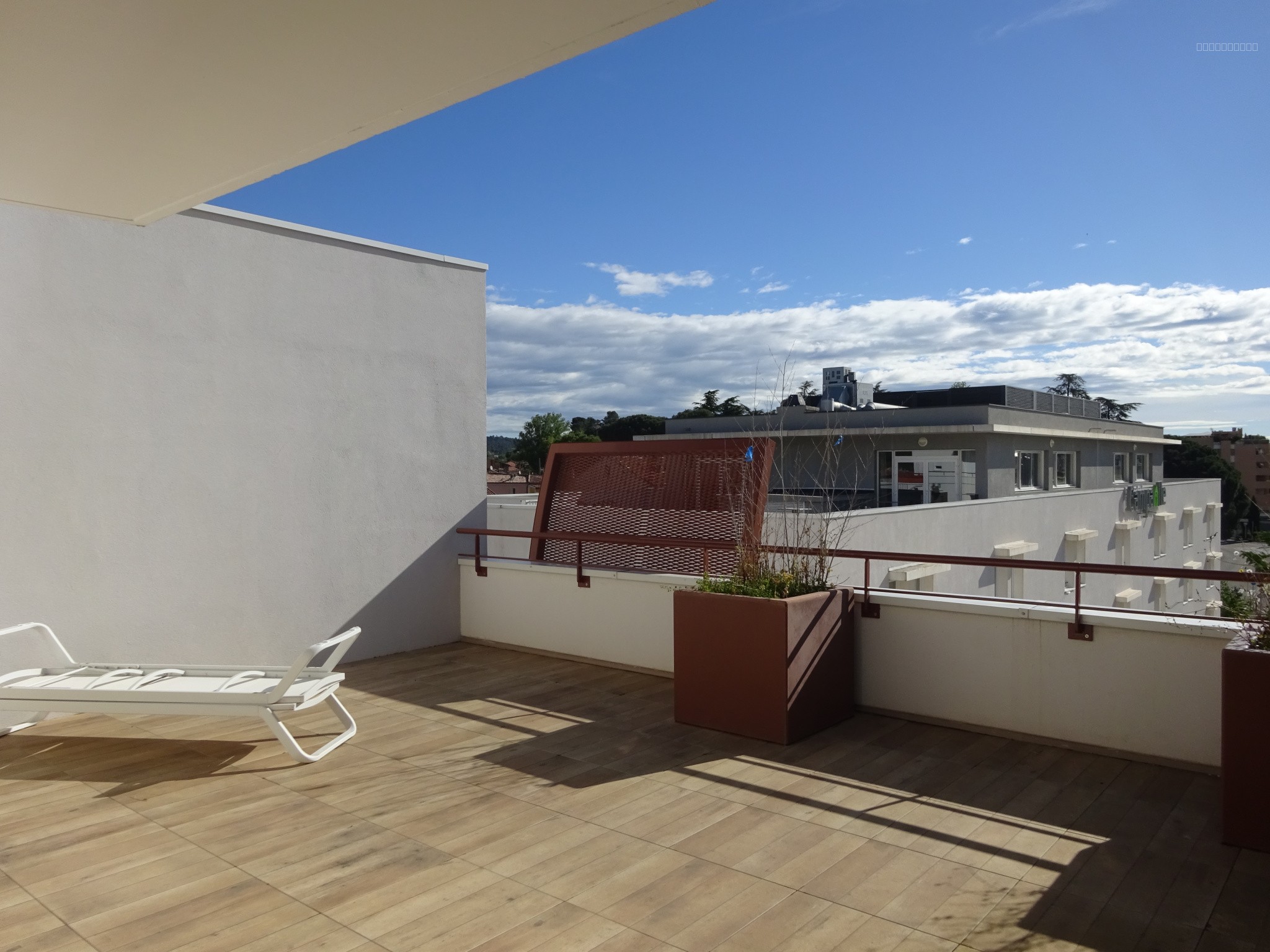 À vendre à Alès : appartement neuf avec terrasses — photo 5