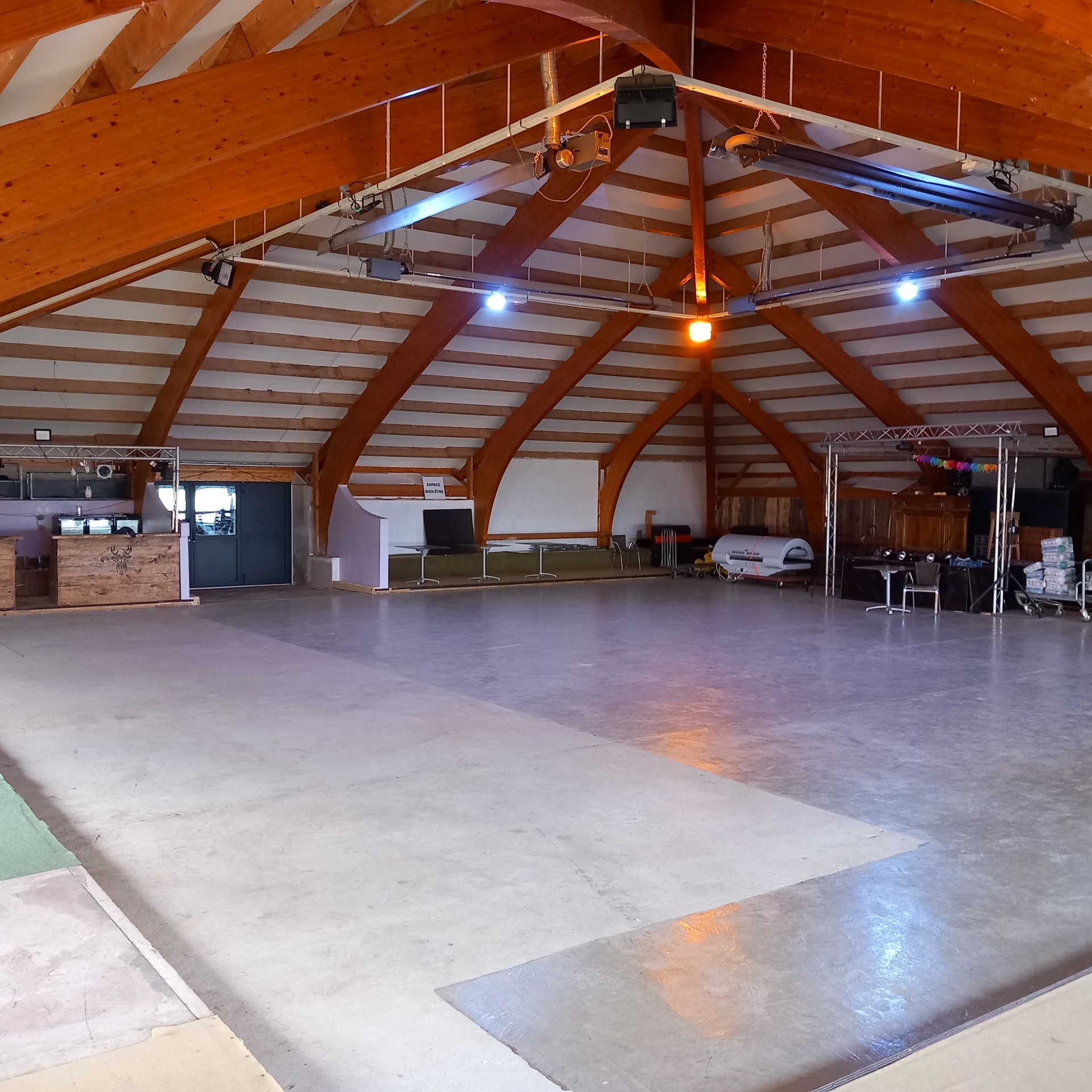 Hotel, Gîte, Restaurant, Salle de Sport Pub musical Hammam , Station de loisirs du mont Lozère ( Ski et Eté ) — photo 5
