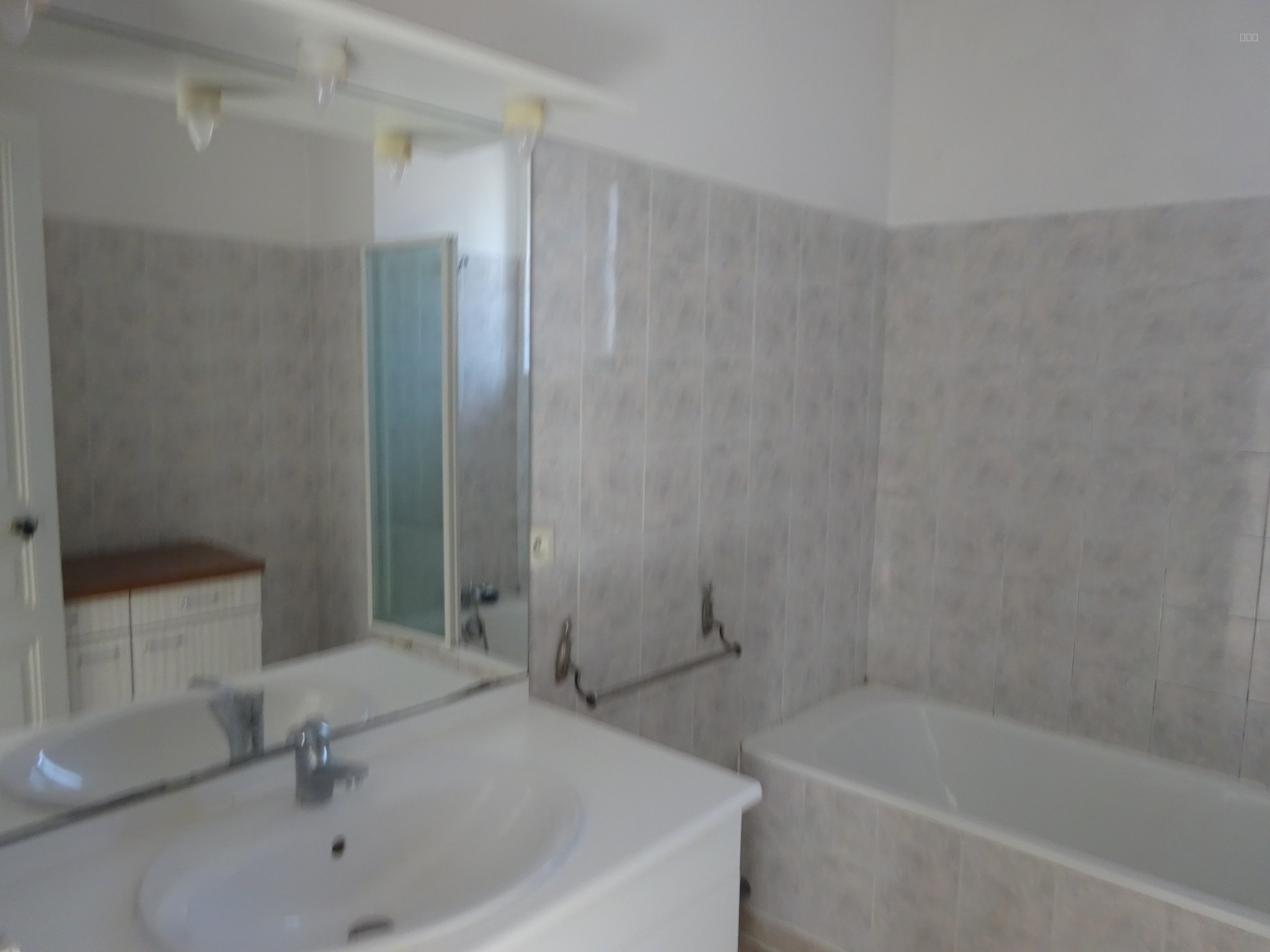 LOCATION APPARTEMENT 3 CHAMBRES, 99 M2 HABITABLES — photo 7