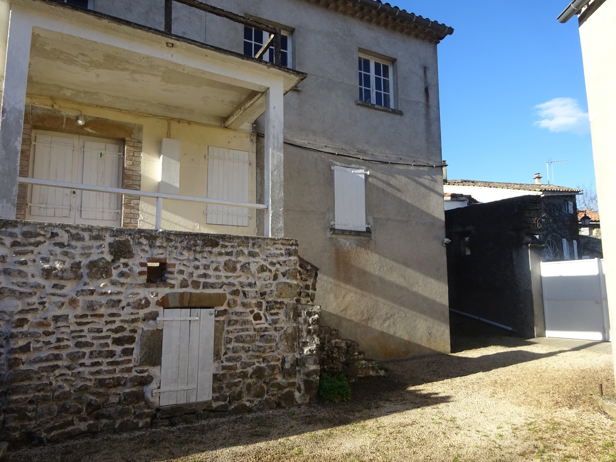 Saint Ambroix , dans hameau à 5mn en bord de cèze , très beau mas de village — photo 5