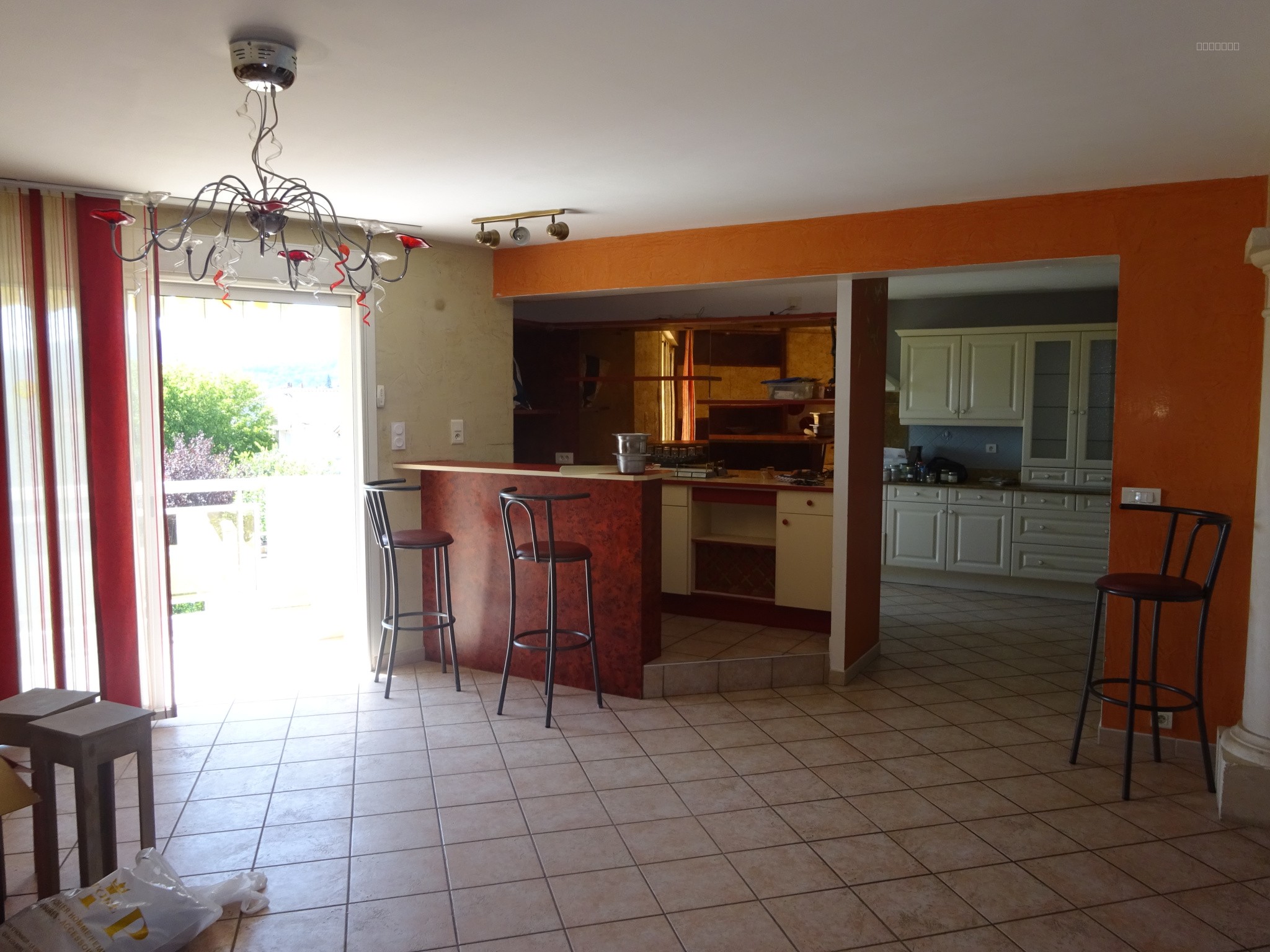 À Alès, appartement avec terrasse dernier étage 5 pièces à acheter — photo 7