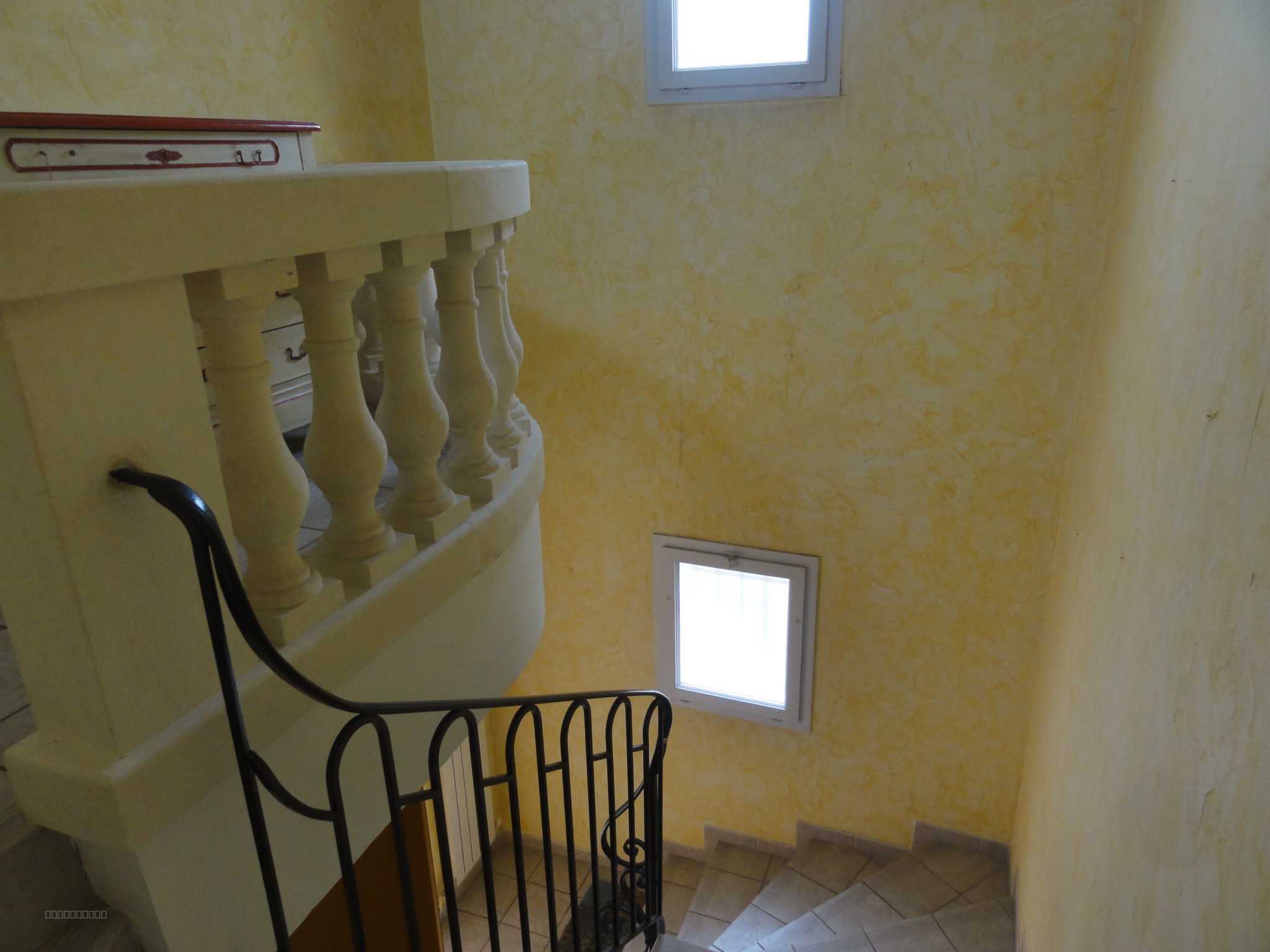 À Alès, appartement avec terrasse dernier étage 5 pièces à acheter — photo 20