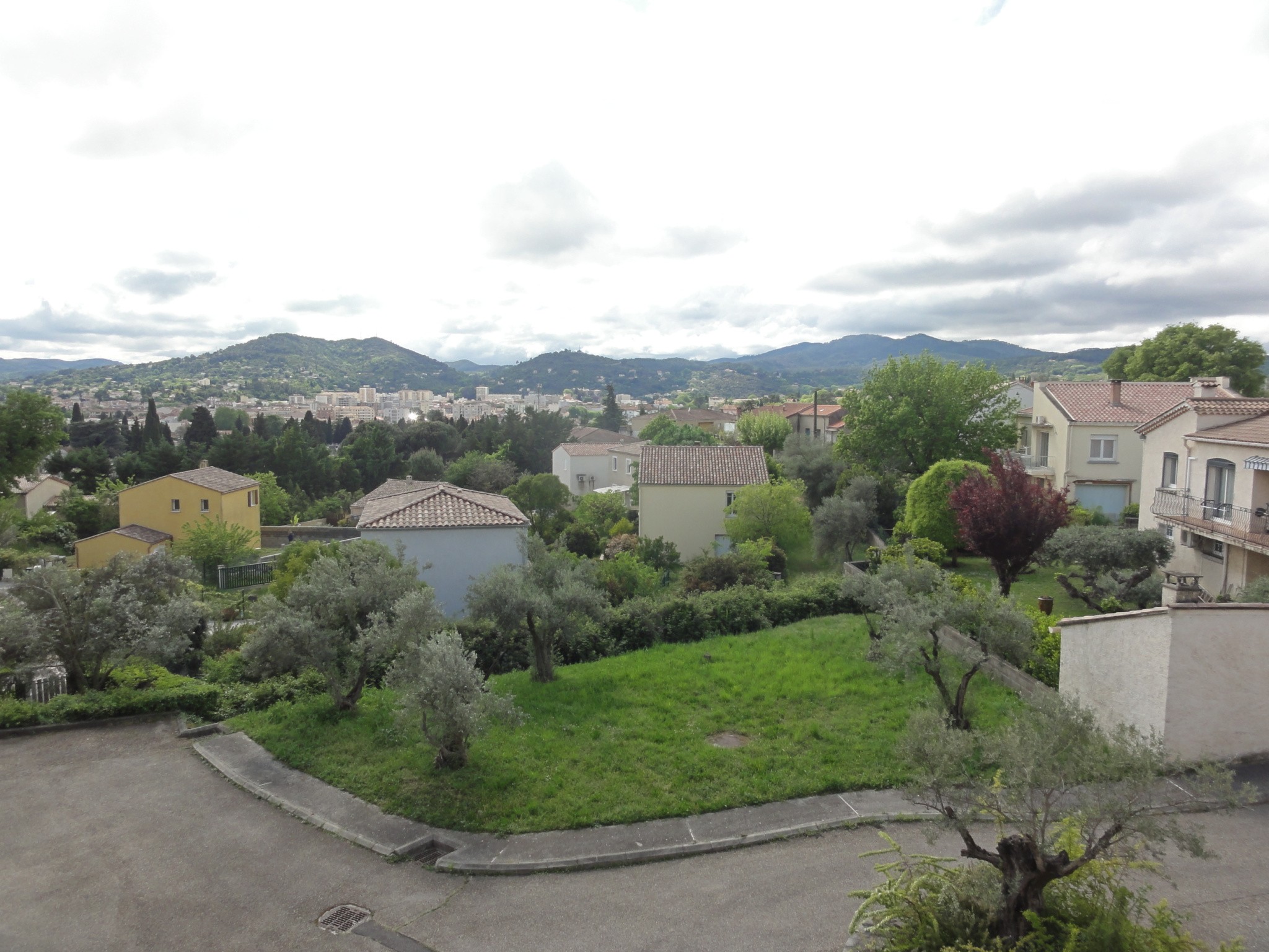 À Alès, appartement avec terrasse dernier étage 5 pièces à acheter — photo 5