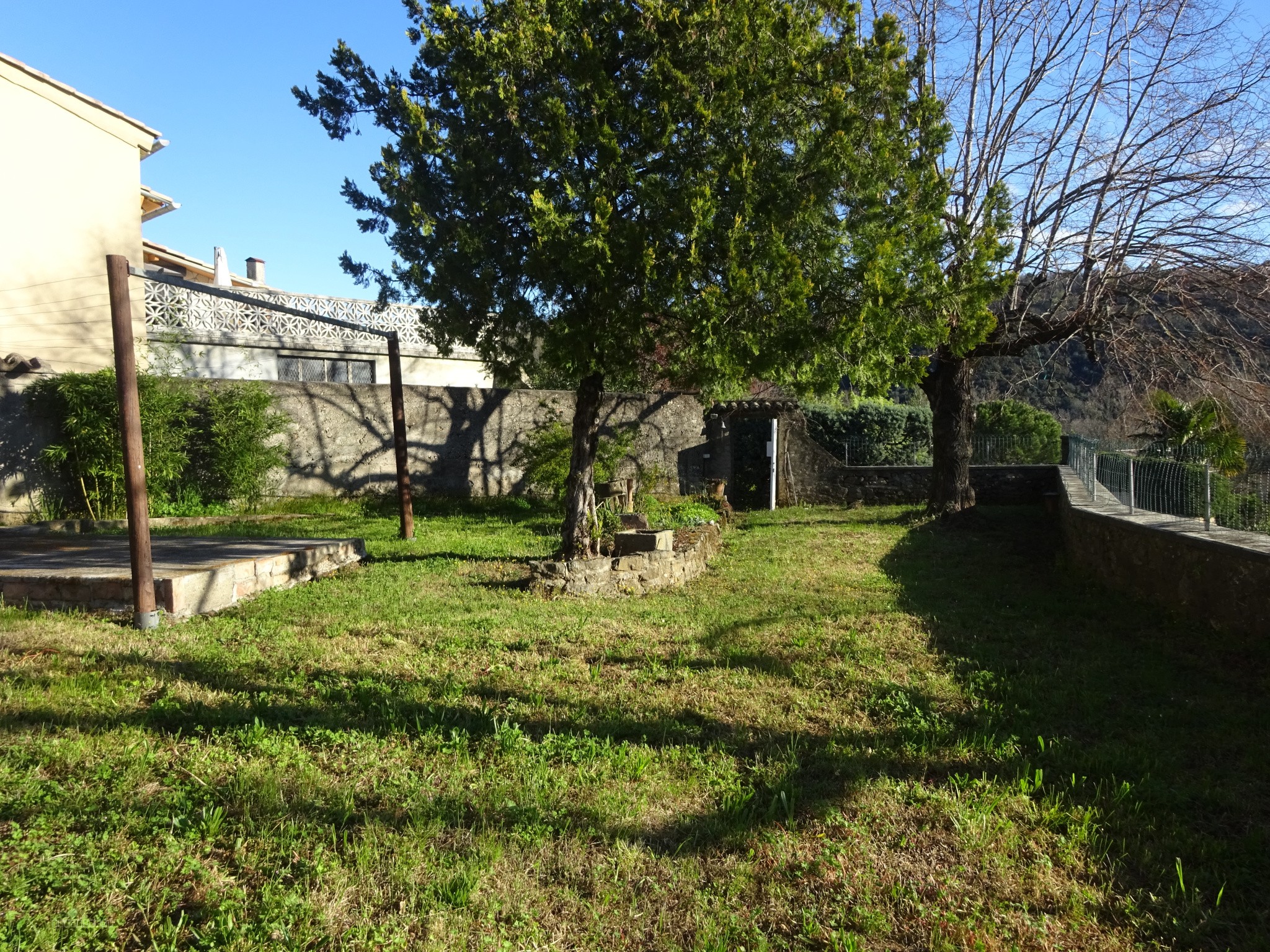 Saint Ambroix , dans hameau à 5mn en bord de cèze , très beau mas de village — photo 4