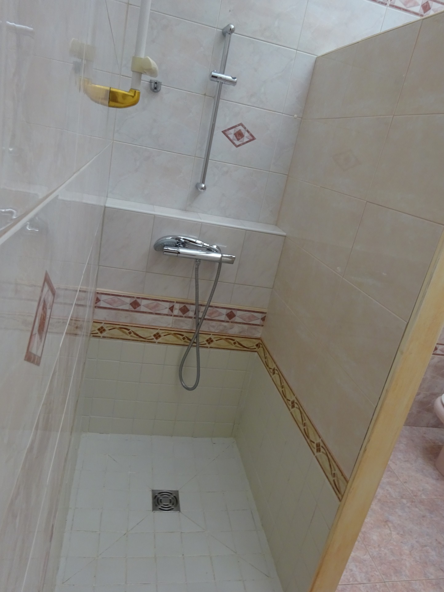Alès, Quartier Clavières villa avec 4 chambres — photo 18