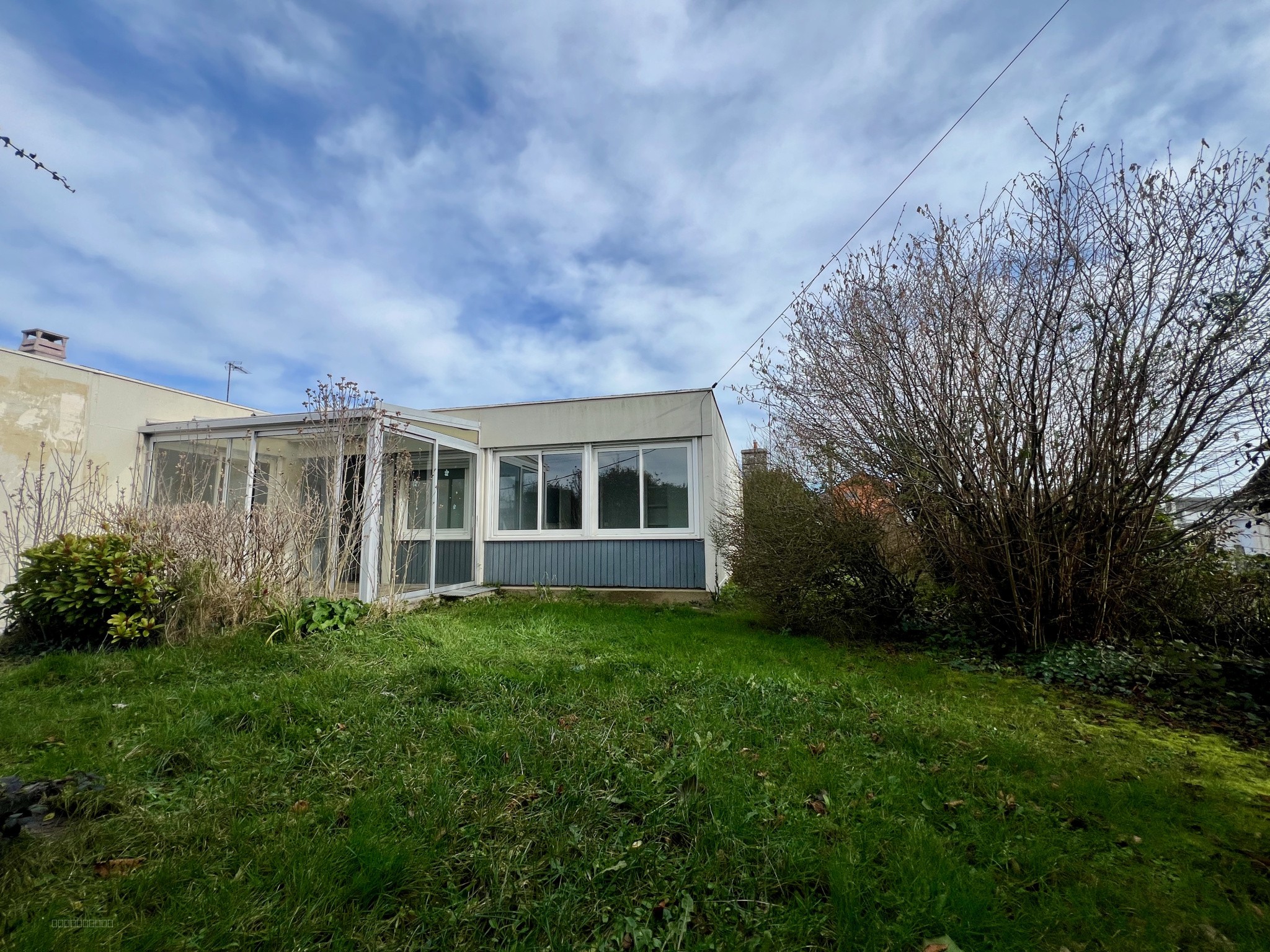 MAISON DE PLAIN PIED EN CENTRE VILLE À RAFRAICHIR — photo 2