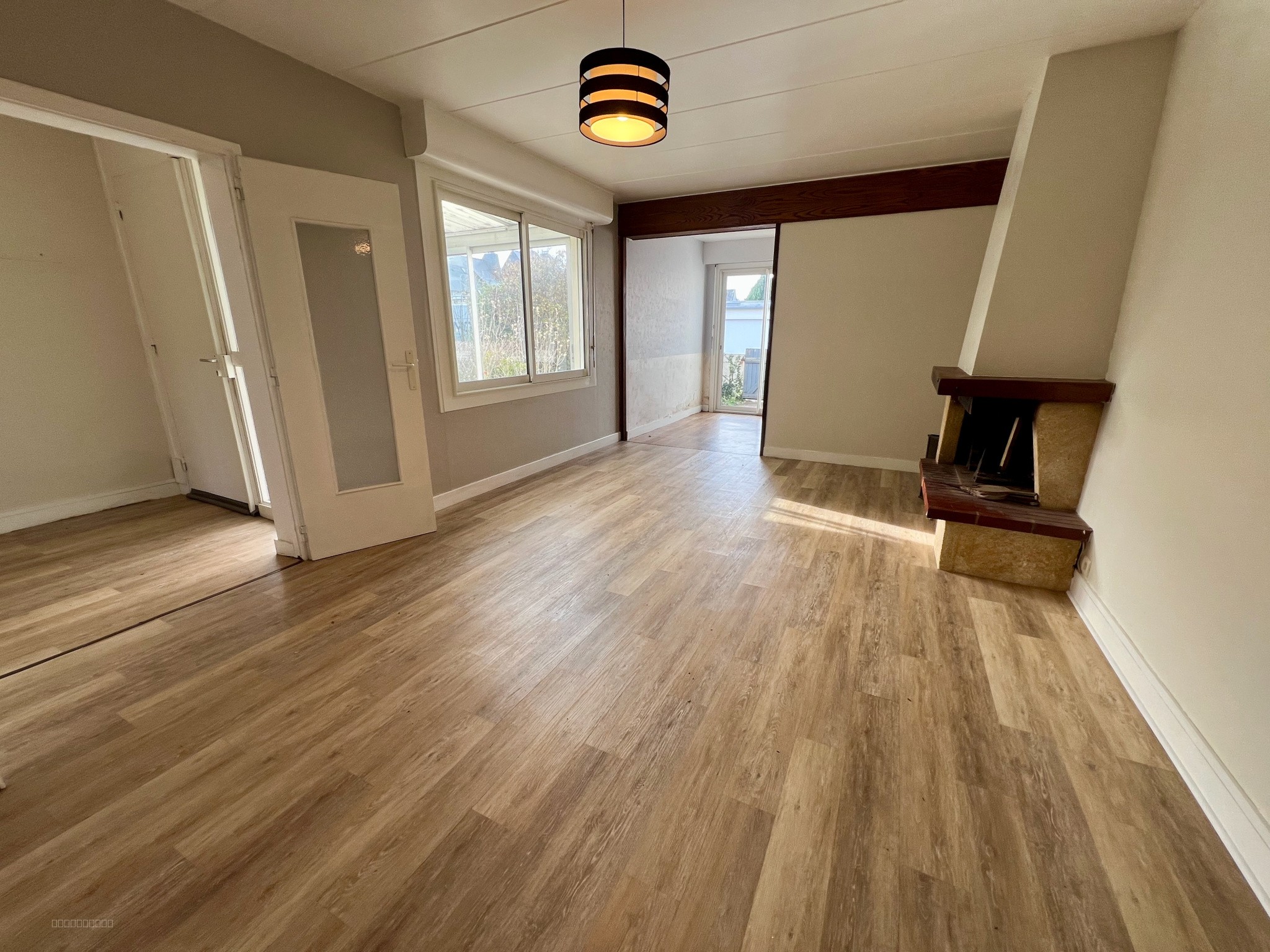 MAISON DE PLAIN PIED EN CENTRE VILLE À RAFRAICHIR — photo 8