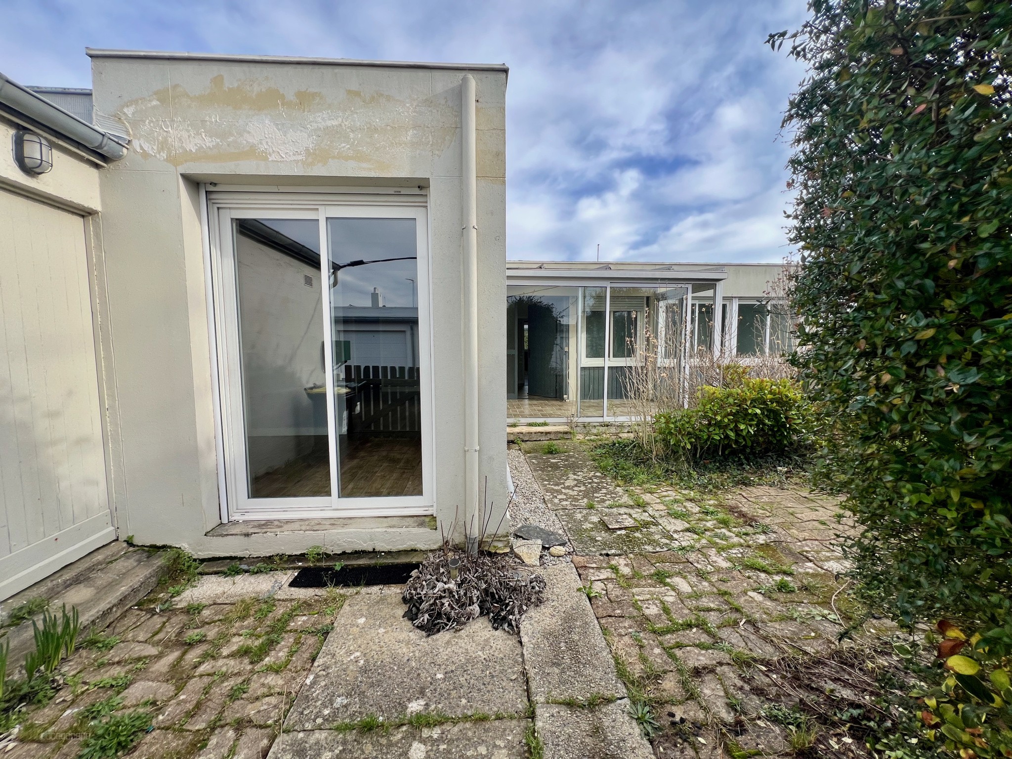 MAISON DE PLAIN PIED EN CENTRE VILLE À RAFRAICHIR — photo 4
