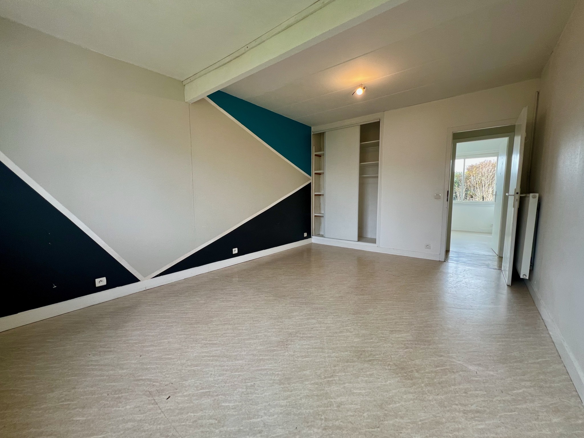 MAISON DE PLAIN PIED EN CENTRE VILLE À RAFRAICHIR — photo 11