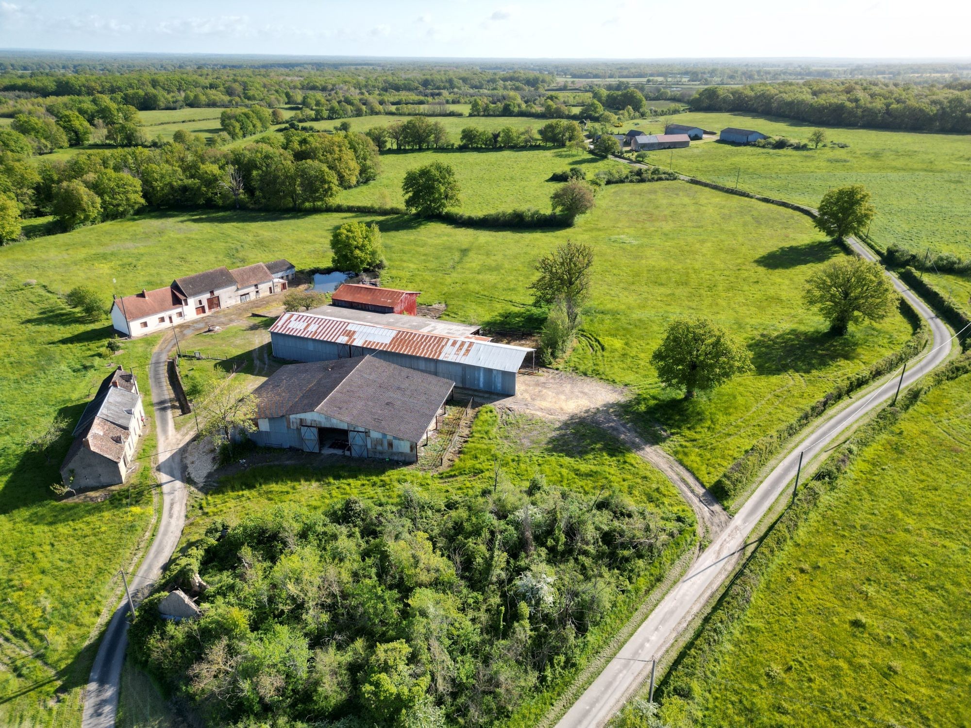 Propriété rurale   8 ha, maison, seconde maison à restaurer et dépendances — photo 2