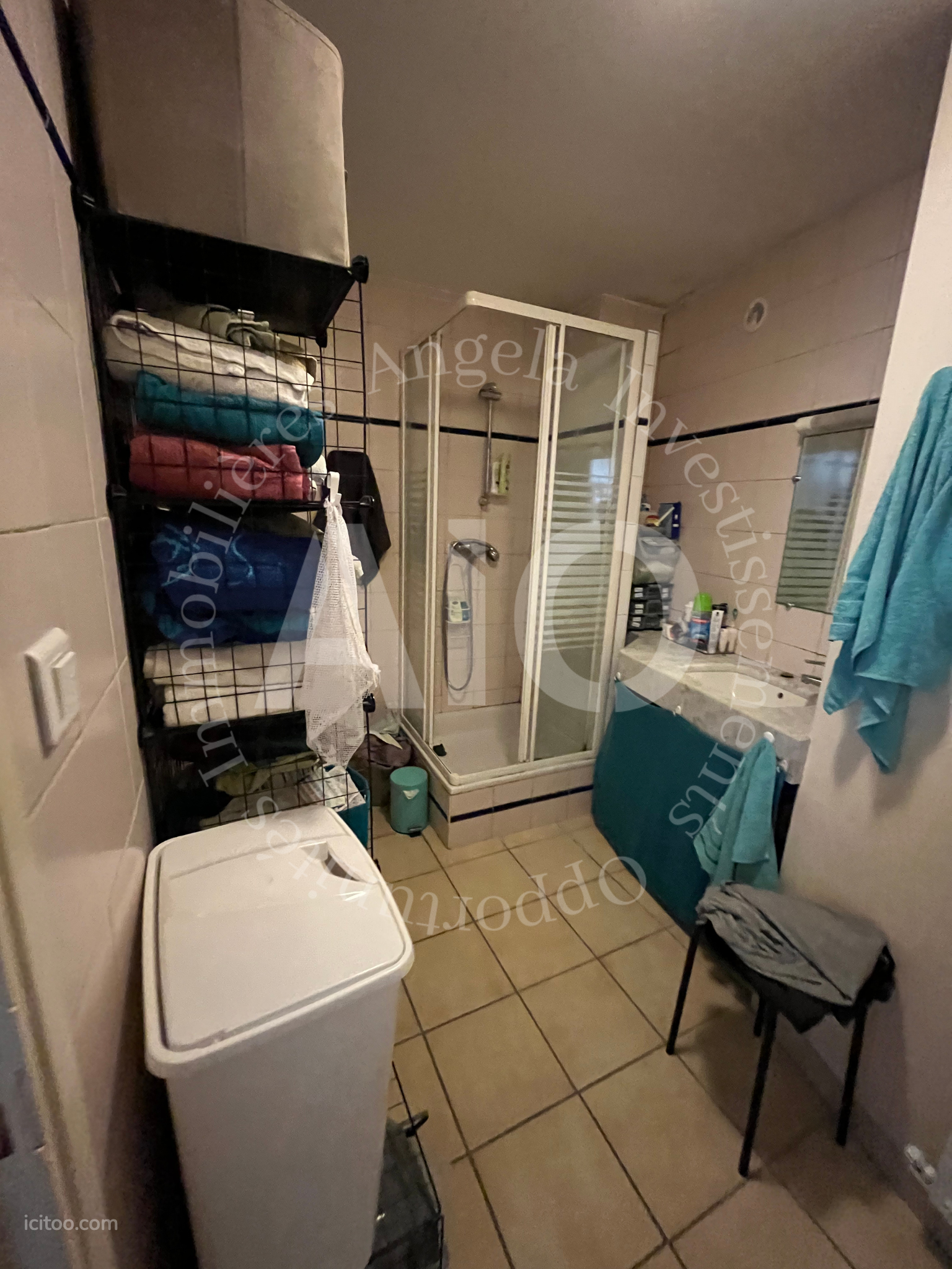 Salon lumineux traversant d'un appartement T3 de 52m² à vendre à Vindry-sur-Turdine.
