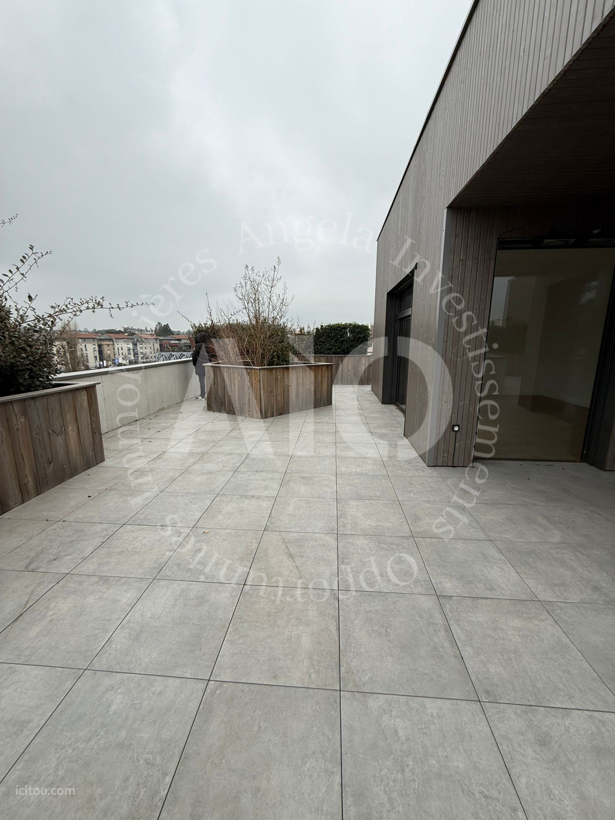 Appartement 121m2 en dernier étage avec terrasse et 3 garages — photo 12