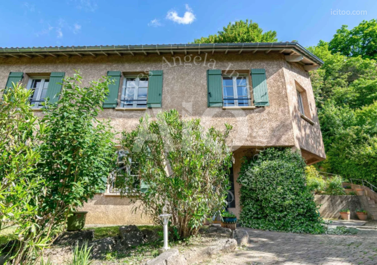 Villa - 200 m² - Couzon-au-Mont-d'Or 69270 — photo 1