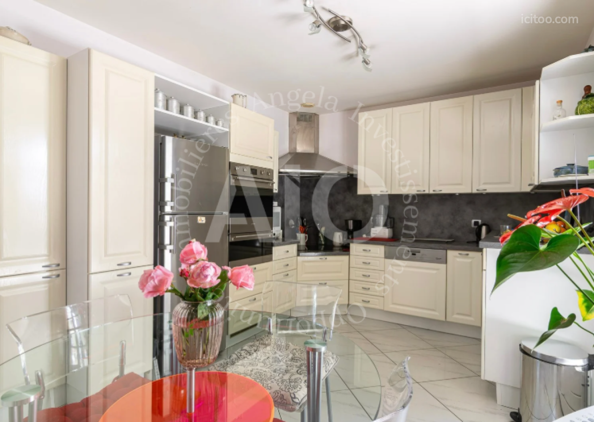 Villa - 200 m² - Couzon-au-Mont-d'Or 69270 — photo 11