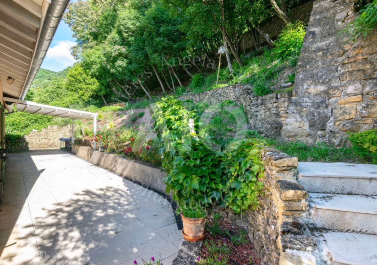 Villa - 200 m² - Couzon-au-Mont-d'Or 69270 — photo 8