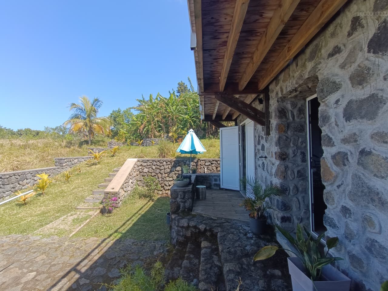 PETITE-ILE / VILLA MODERNE F4 DE 130 M2 SUR UN TERRAIN DE 980 m2 — photo 5