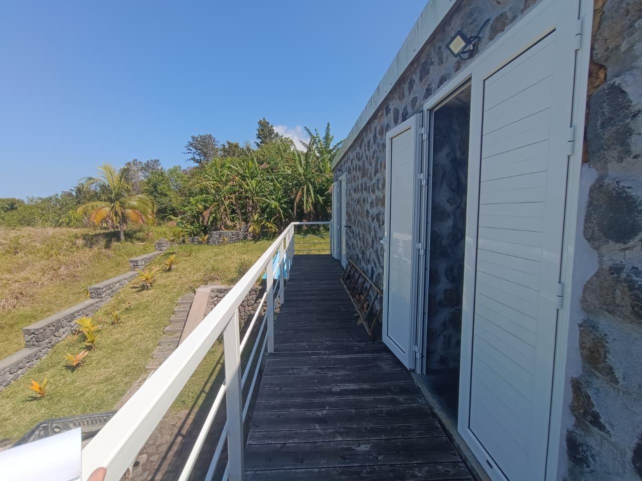 PETITE-ILE / VILLA MODERNE F4 DE 130 M2 SUR UN TERRAIN DE 980 m2 — photo 15
