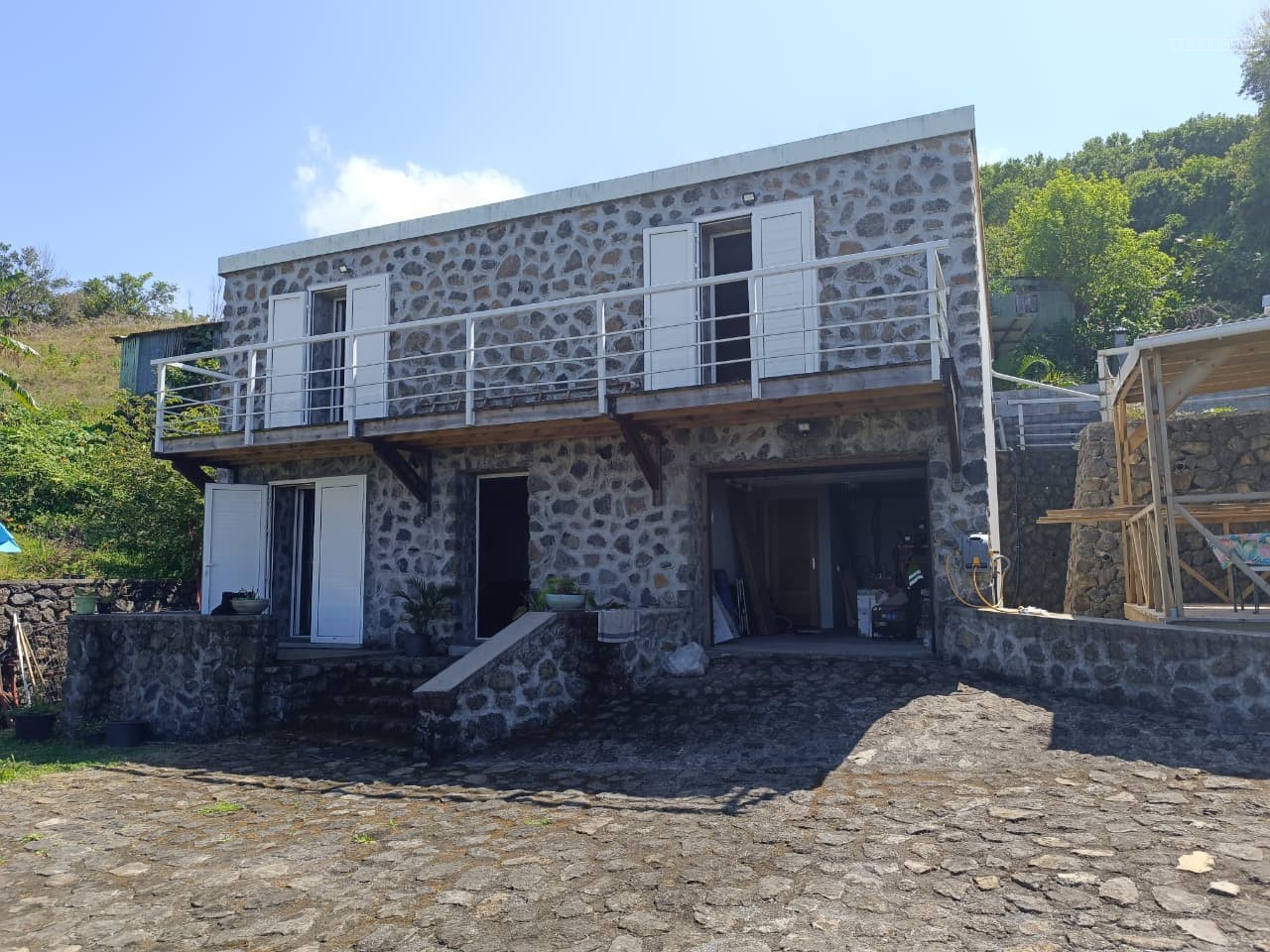 PETITE-ILE / VILLA MODERNE F4 DE 130 M2 SUR UN TERRAIN DE 980 m2 — photo 3