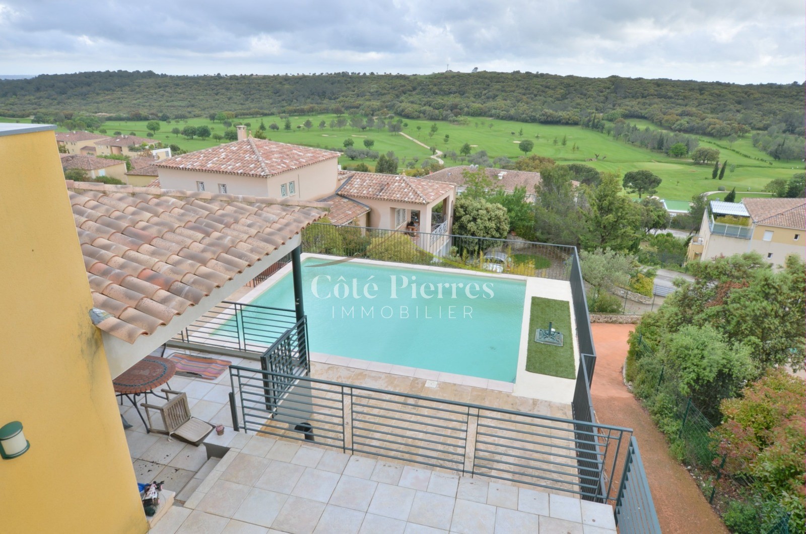 Villa Golf de Vacquerolles de 300m2 avec magnifique vue dominante, piscine et terrain de 1900m2 — photo 2