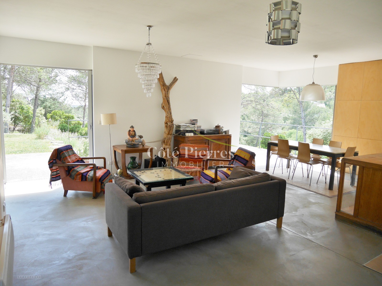 Belle villa contemporaine dans site naturel exceptionnel sur les collines nimoises — photo 2