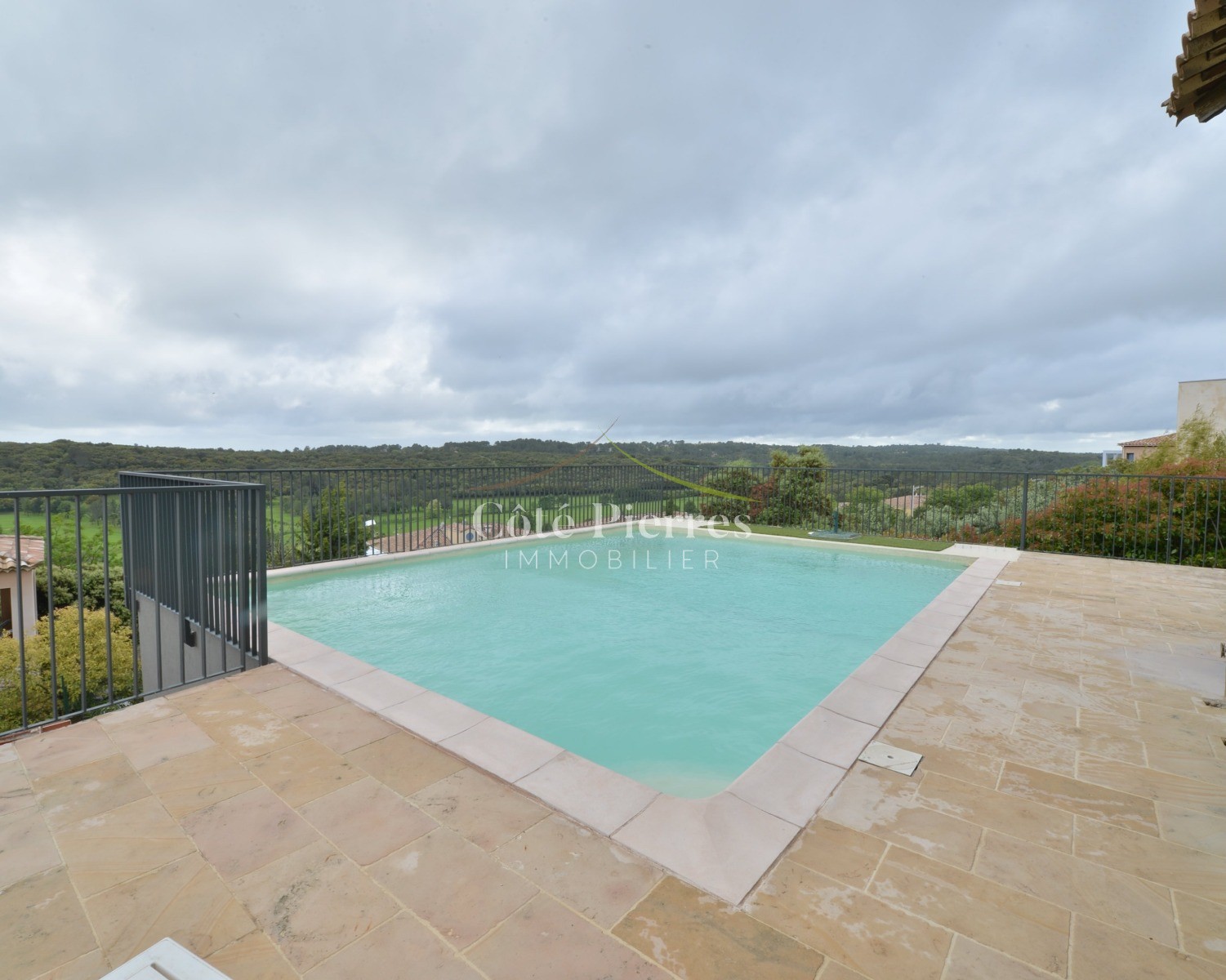 Villa Golf de Vacquerolles de 300m2 avec magnifique vue dominante, piscine et terrain de 1900m2 — photo 4