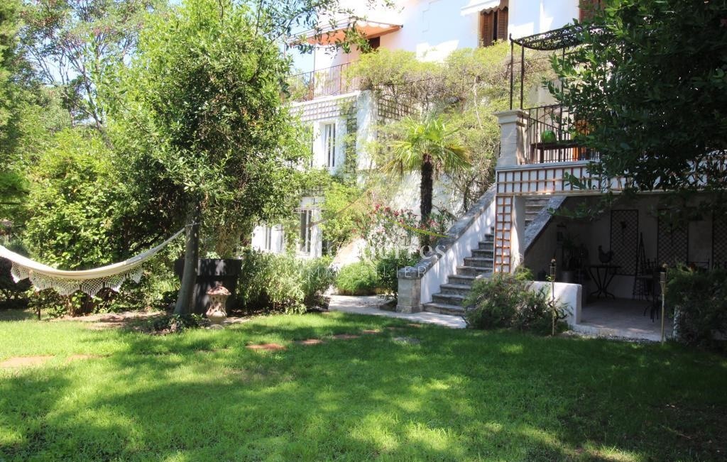 Maison de maître quartier Tour Magne de 220m2 sur terrain d'environ 1800m2 avec piscine — photo 1