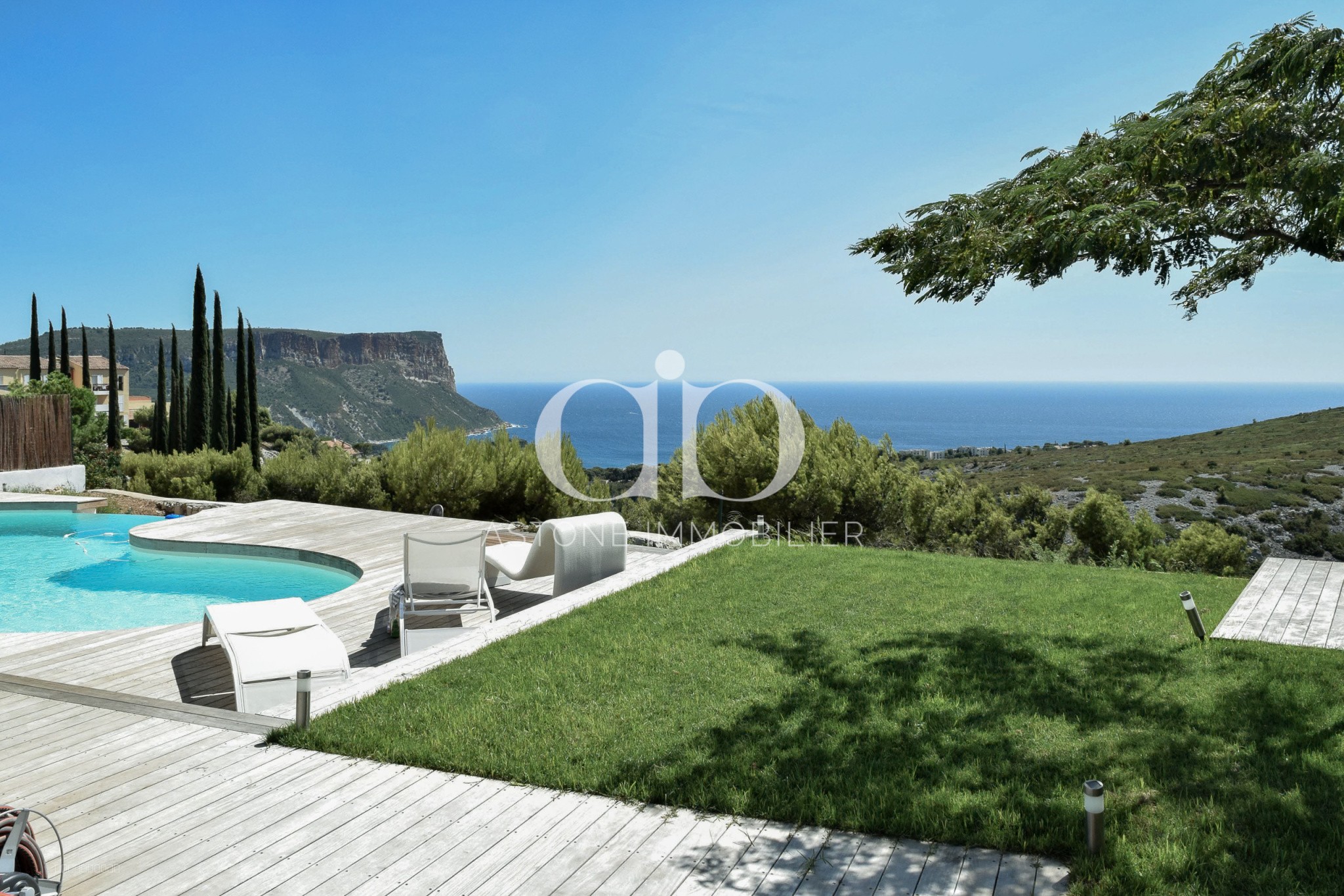 CASSIS / SUPERBE VILLA CONTEMPORAINE SUR LES HAUTEURS — photo 2