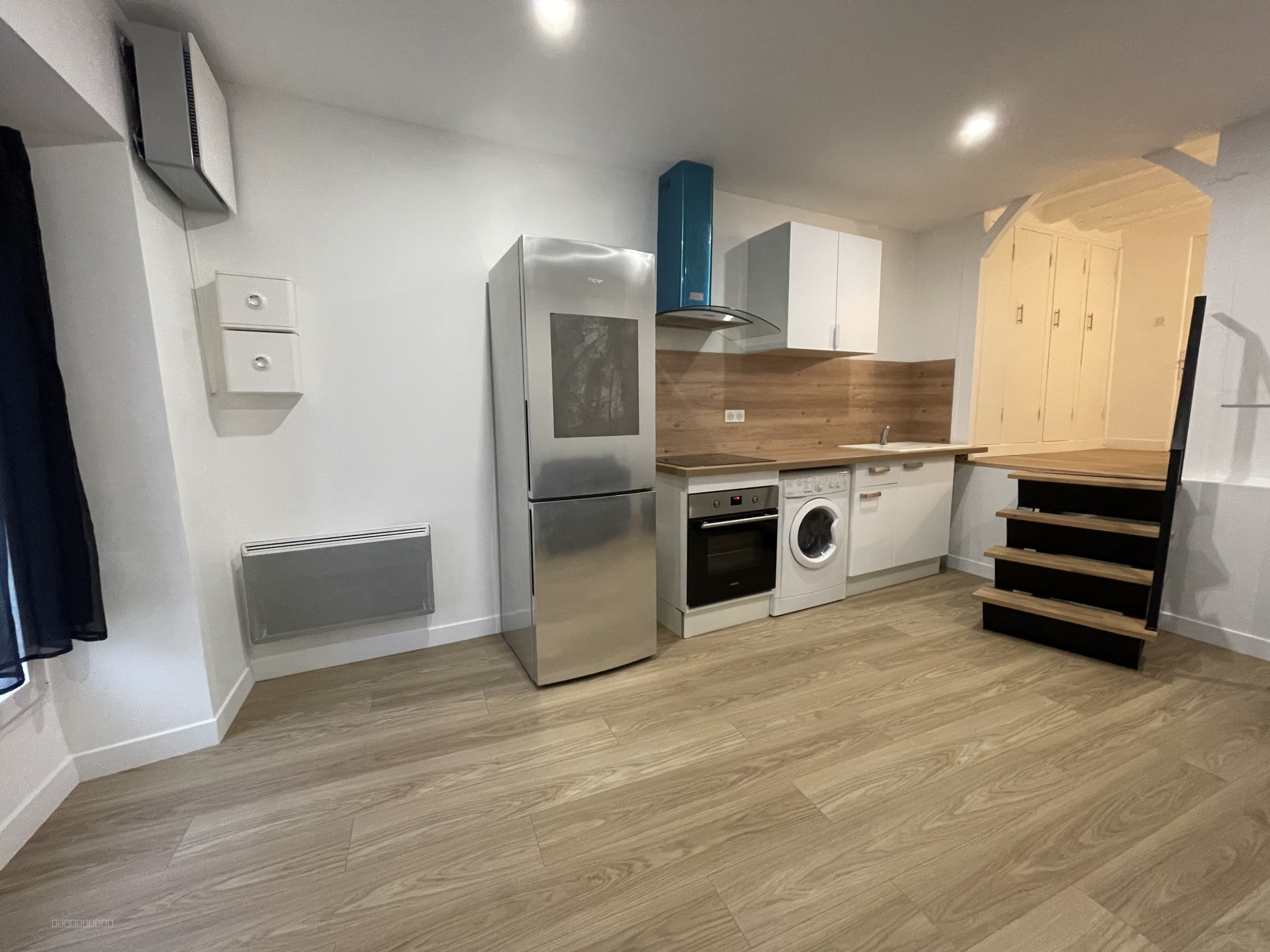 Joli et grand studio meublé agencé façon F2 - vendu loué en meublé - produit investissement en parfait état! — photo 8