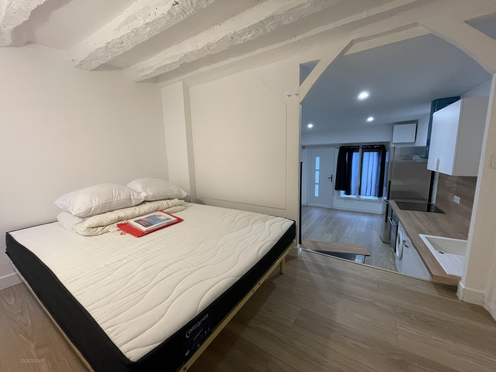 Joli et grand studio meublé agencé façon F2 - vendu loué en meublé - produit investissement en parfait état! — photo 2