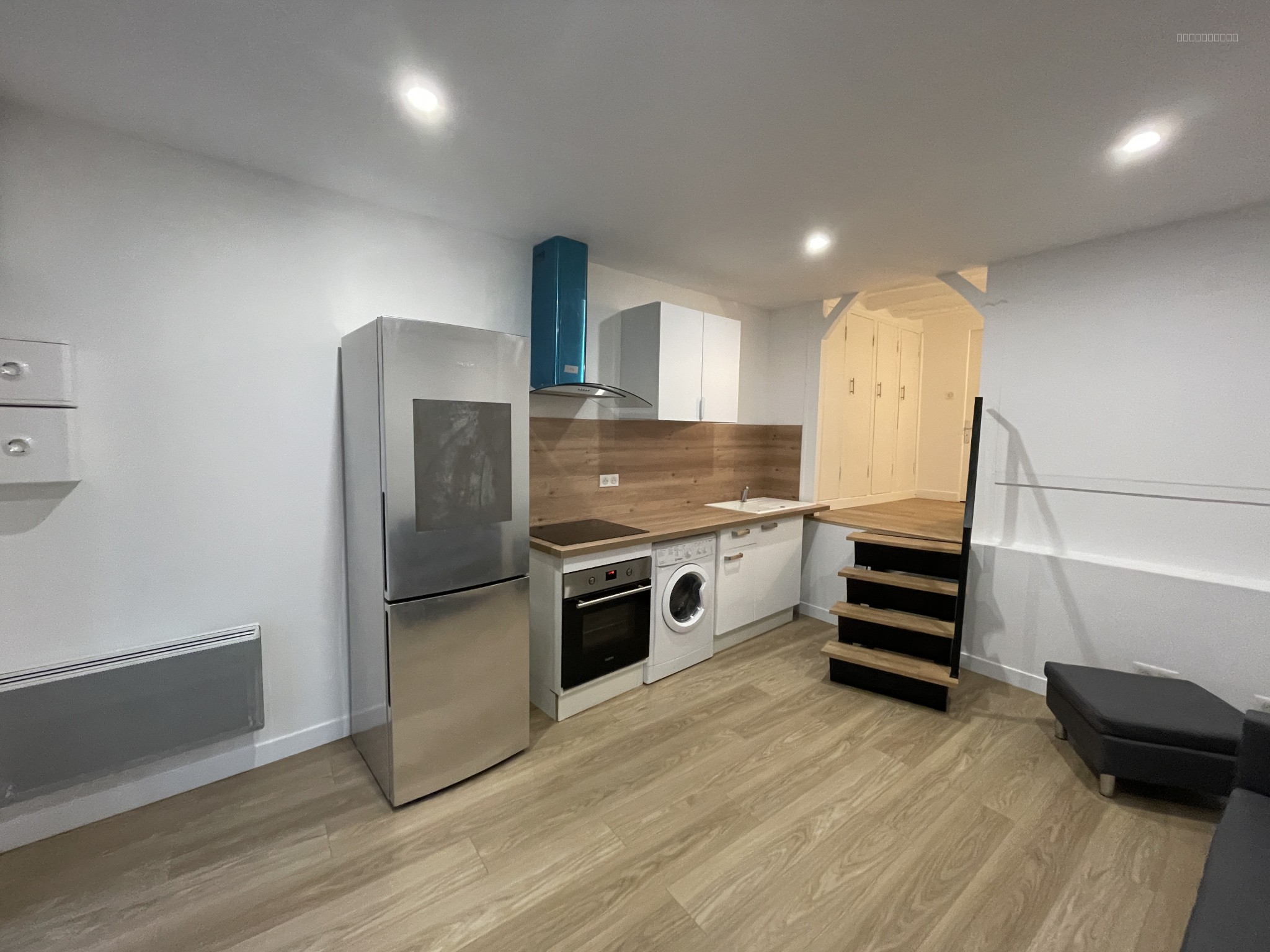 Joli et grand studio meublé agencé façon F2 - vendu loué en meublé - produit investissement en parfait état! — photo 7