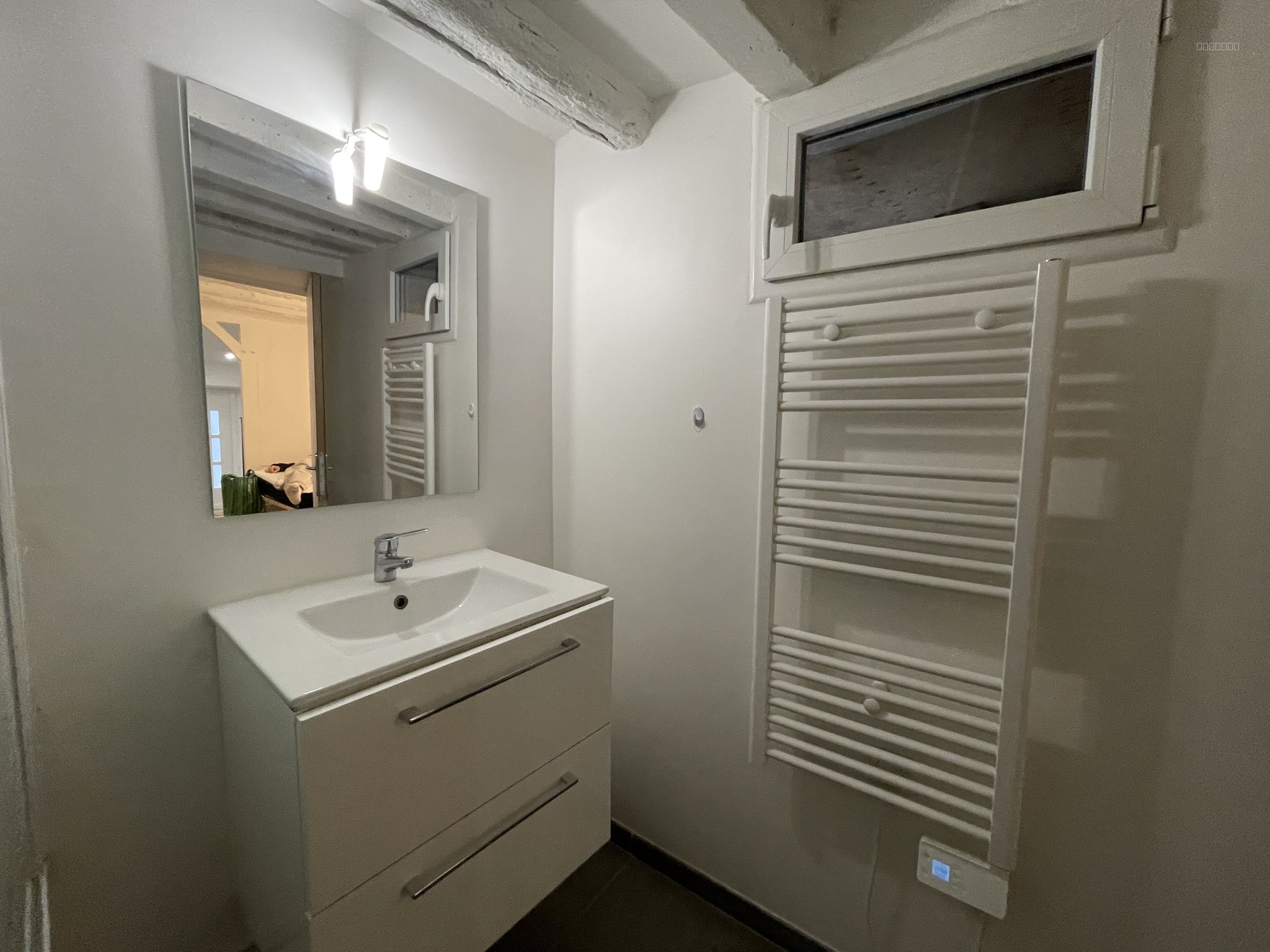 Joli et grand studio meublé agencé façon F2 - vendu loué en meublé - produit investissement en parfait état! — photo 5