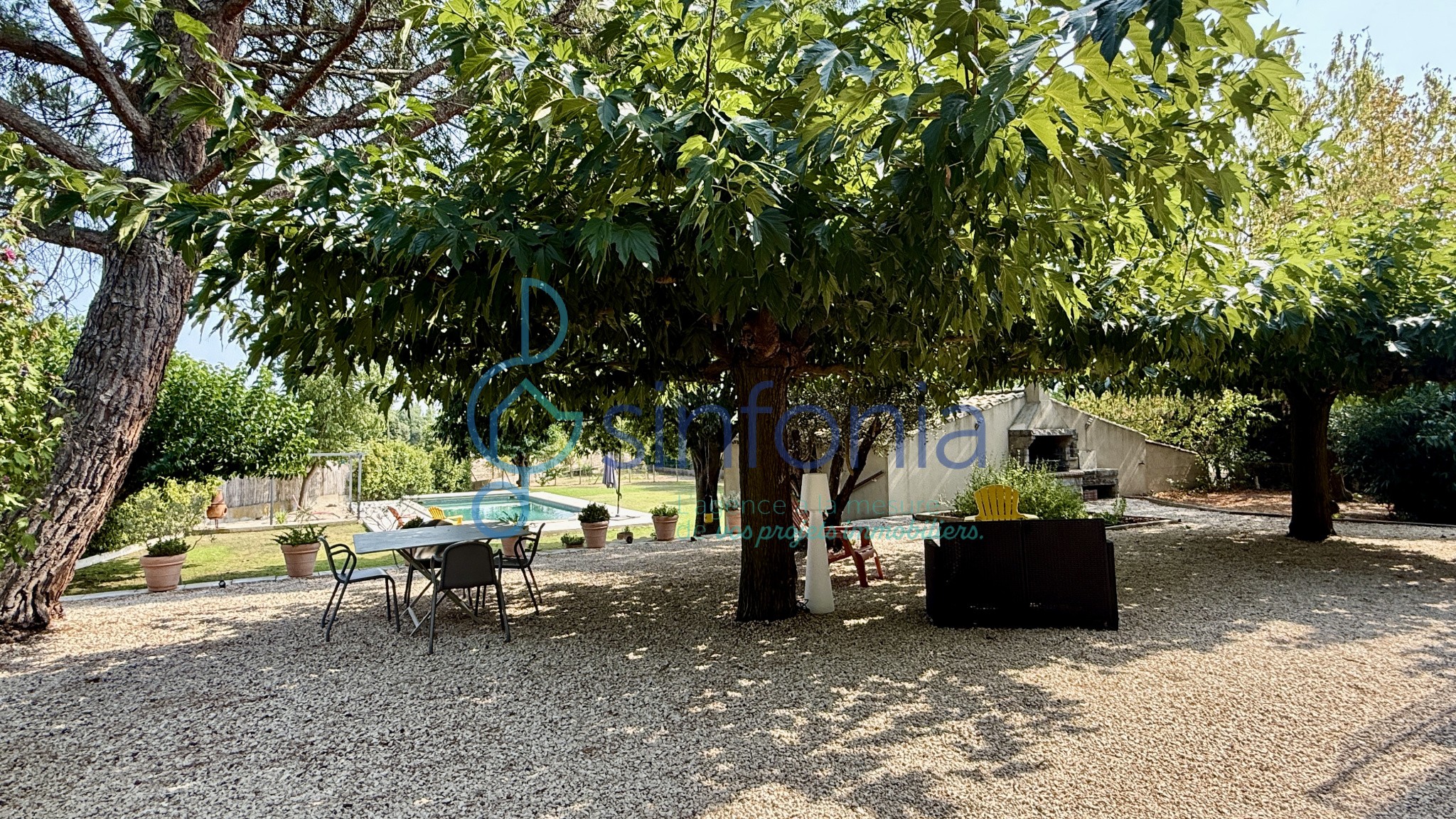 A vendre Uzès, maison rénovée avec dépendance, piscine et vue dégagée — photo 2