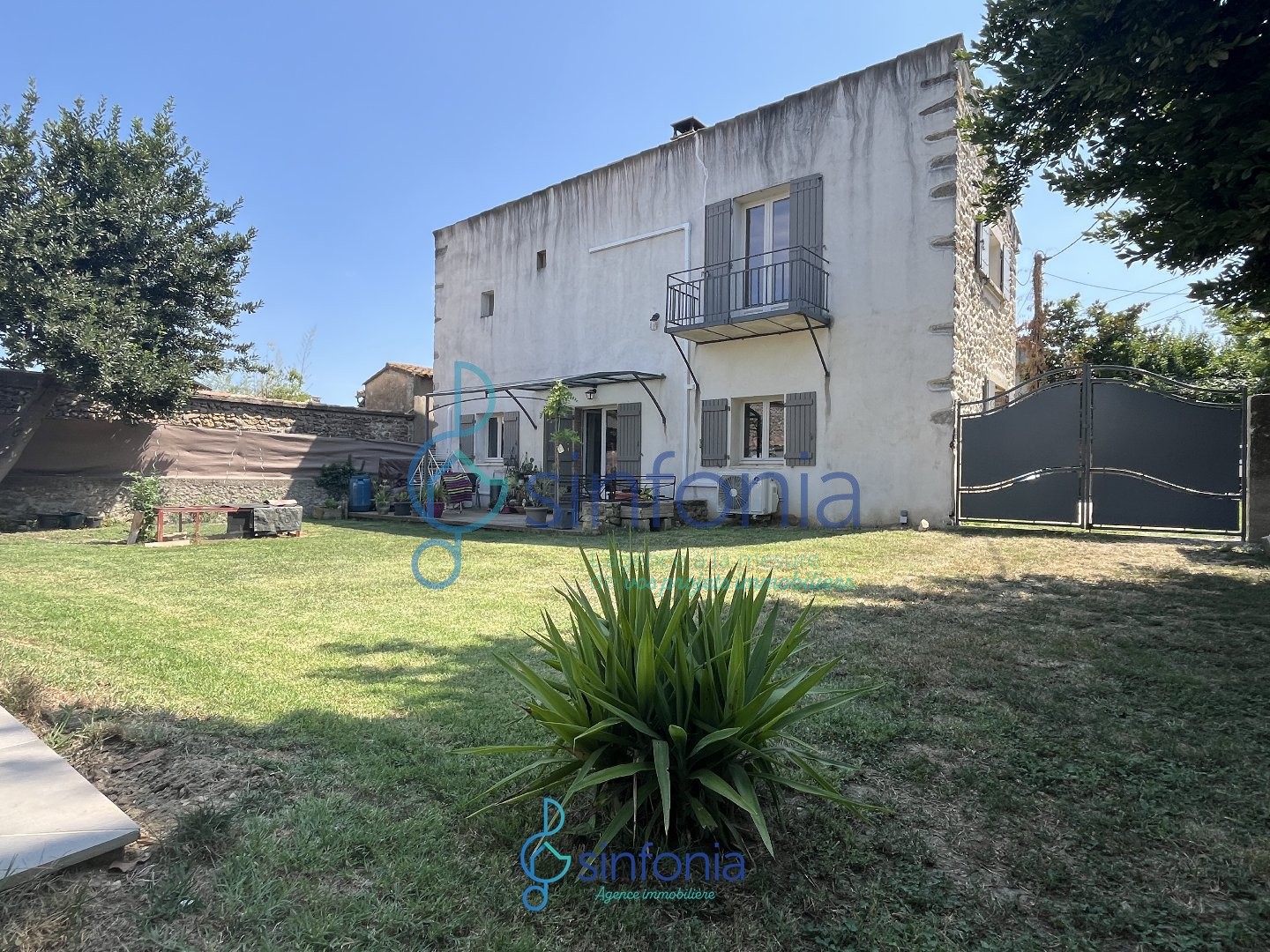 Moussac, maison en pierre au coeur du village avec piscine proche Uzes — photo 2