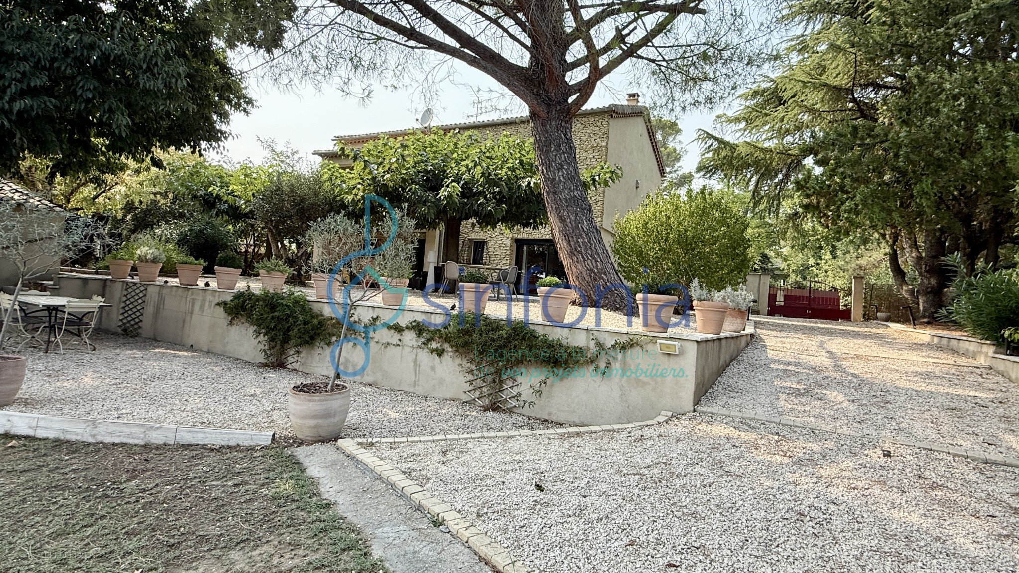 A vendre Uzès, maison rénovée avec dépendance, piscine et vue dégagée — photo 4