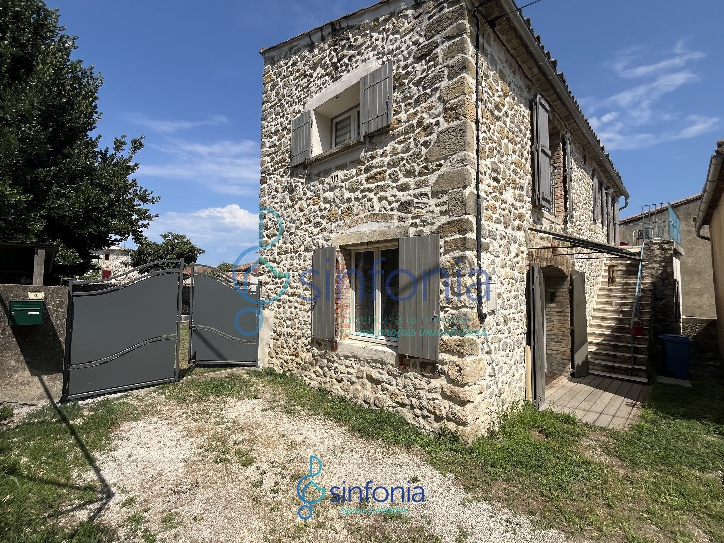 Moussac, maison en pierre au coeur du village avec piscine proche Uzes — photo 3
