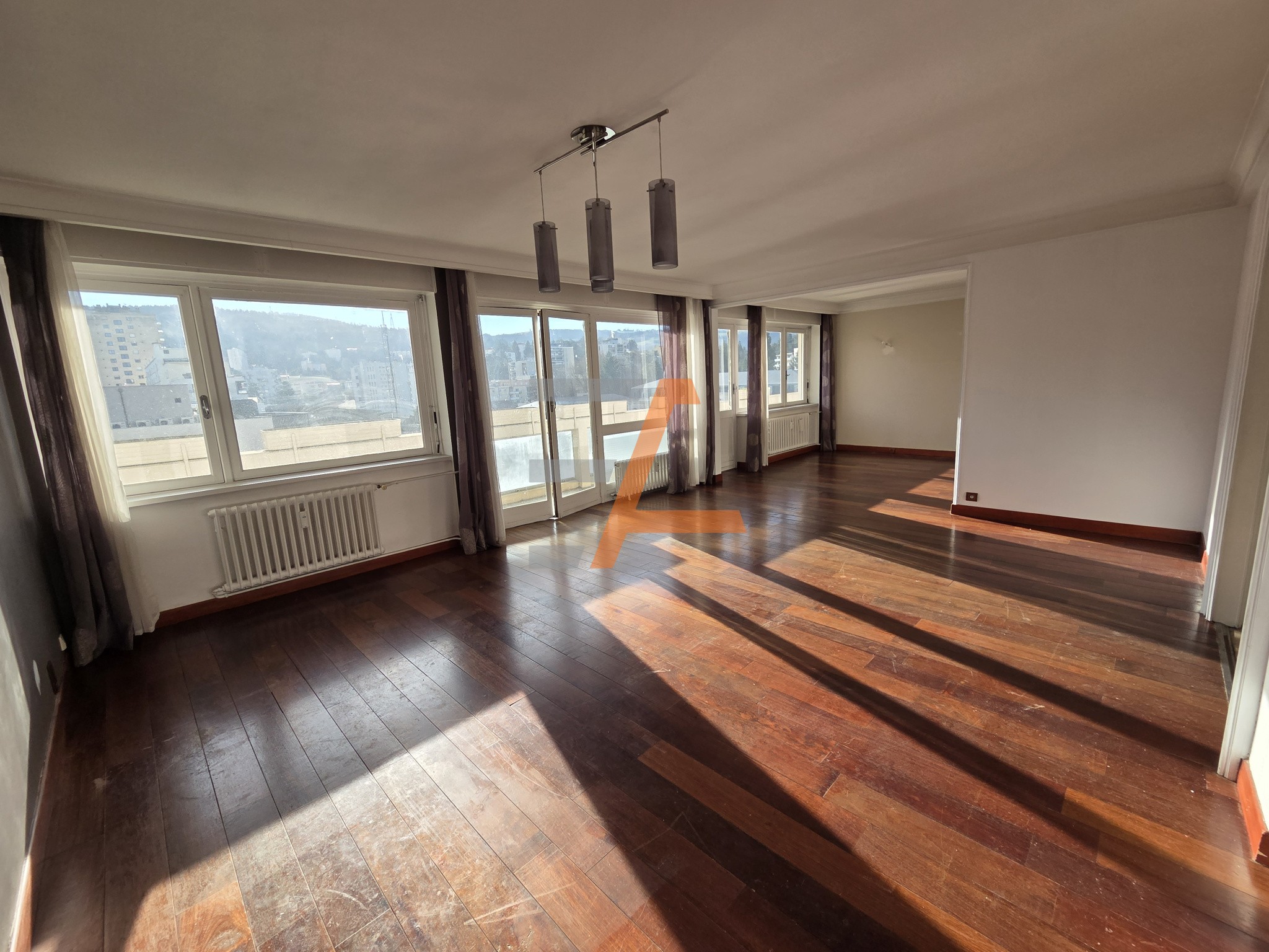Fauriel, F5 de 102m2 au 8 étage avec balcon et parking collectif — photo 2