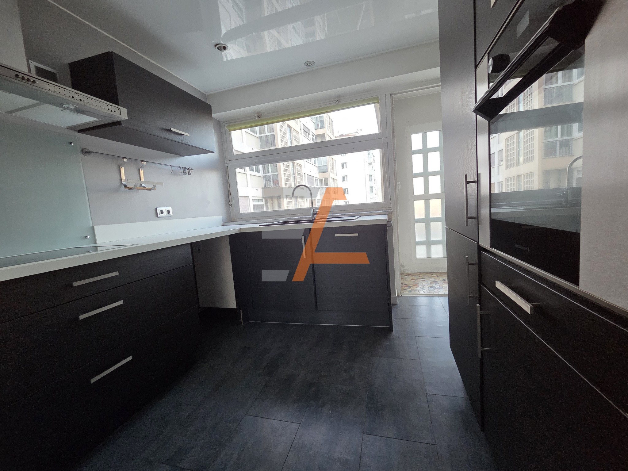 Fauriel, F5 de 102m2 au 8 étage avec balcon et parking collectif — photo 3