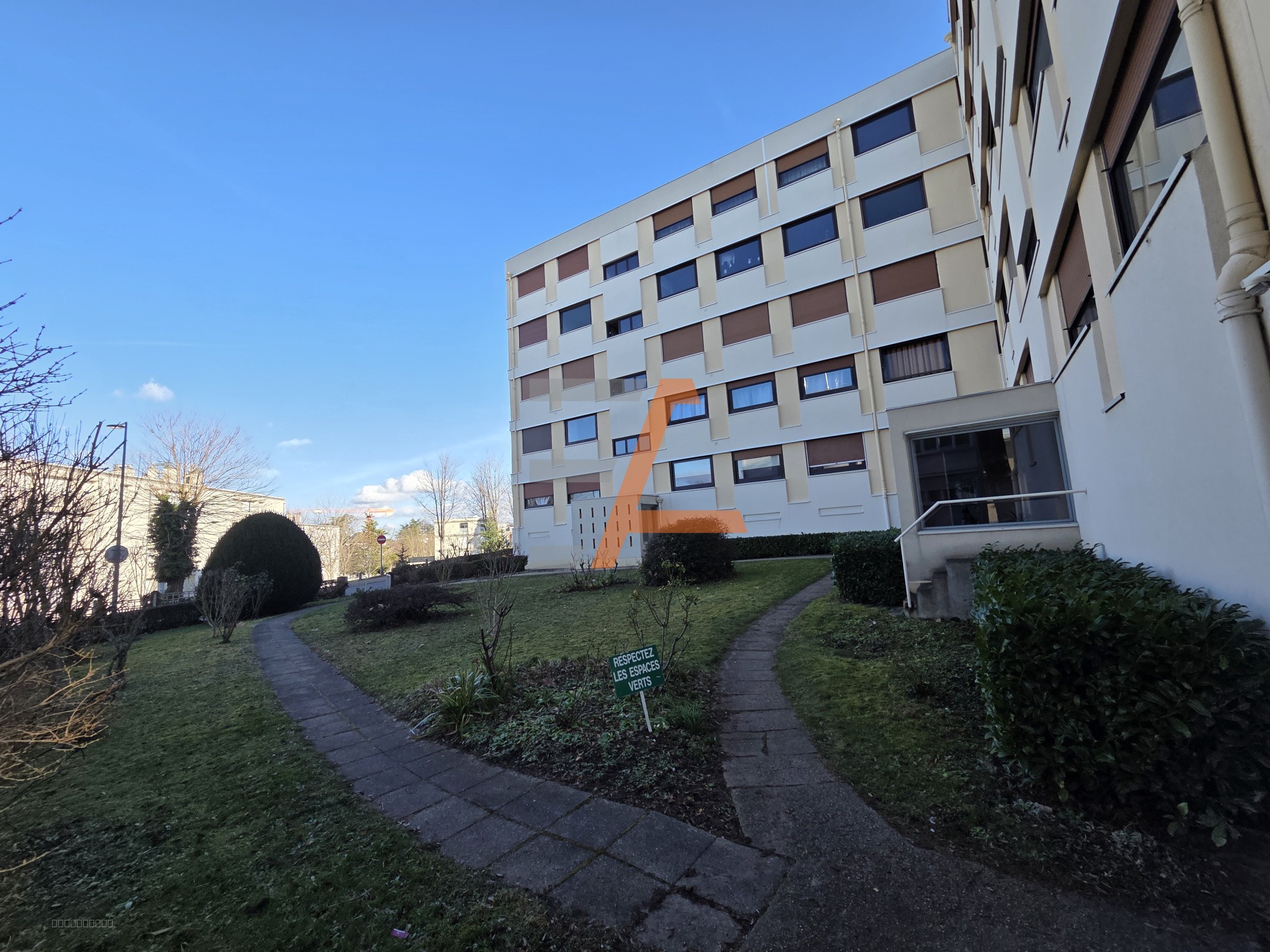 proche Fauriel F2 de 54m2 au 3 étage — photo 6