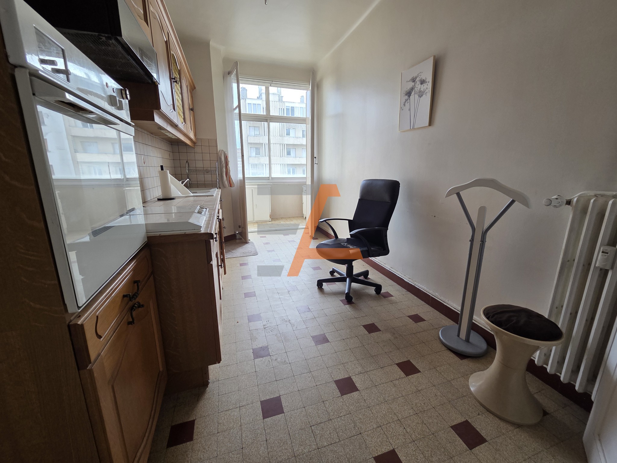 Proche faculté et Place Anatole France F2 de 64m2 au 5 étage avec ascenseur et balcon — photo 5