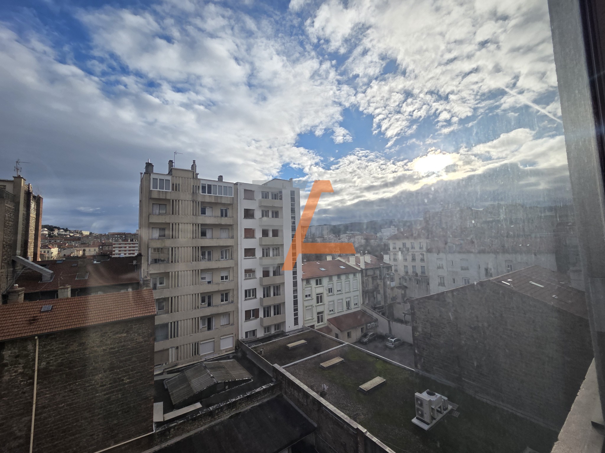 Proche faculté et Place Anatole France F2 de 64m2 au 5 étage avec ascenseur et balcon — photo 8