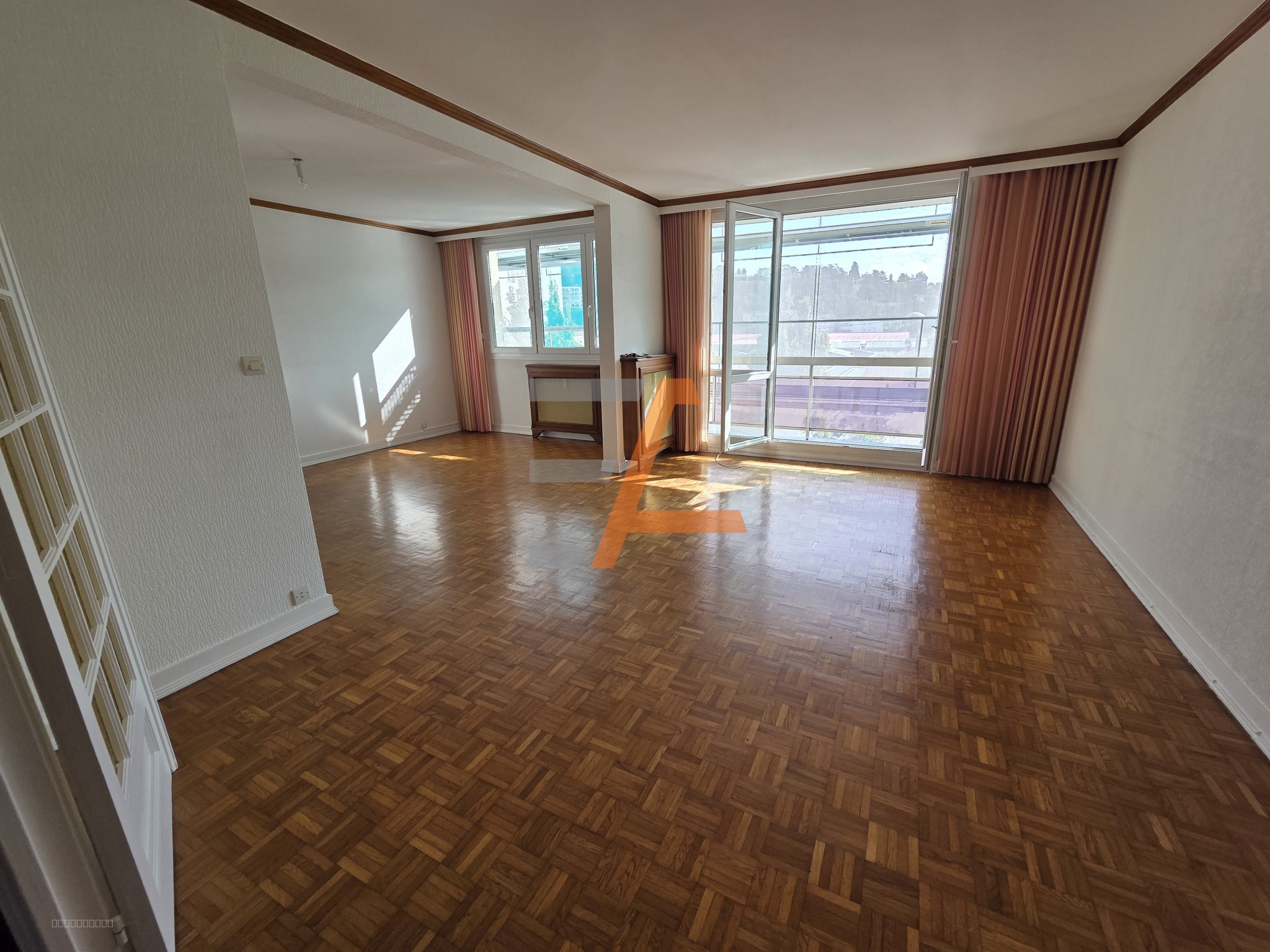 Bellevue F5 de 105m2 au 3 étage avec balcon et garage — photo 4