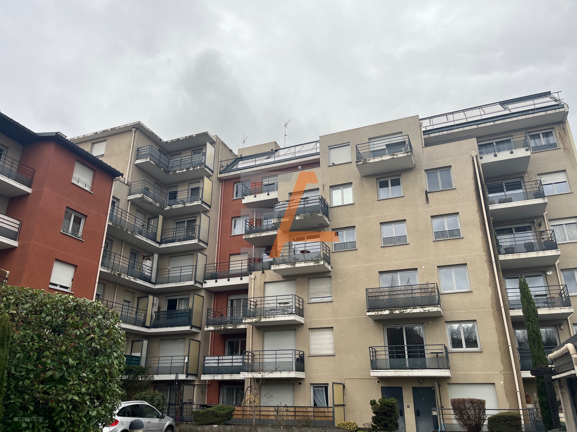 Immeuble de 2010, T3 avec terrasse, garage et ascenseur — photo 6