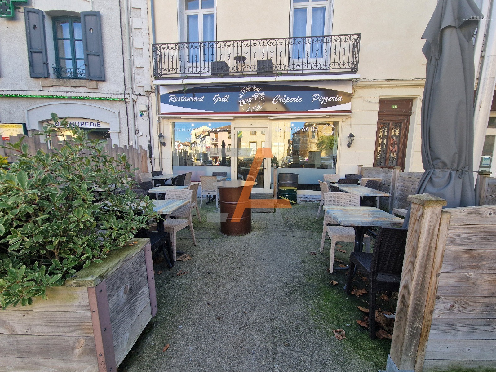 Fonds de commerce Restaurant   Plein centre de Retournac — photo 9