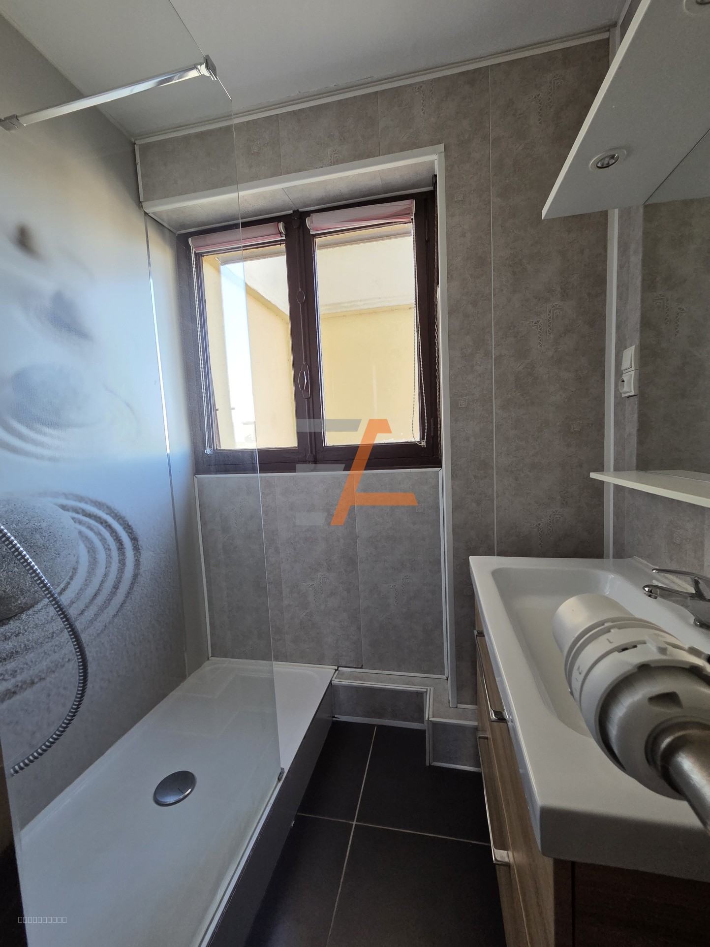proche Fauriel F2 de 54m2 au 3 étage — photo 4