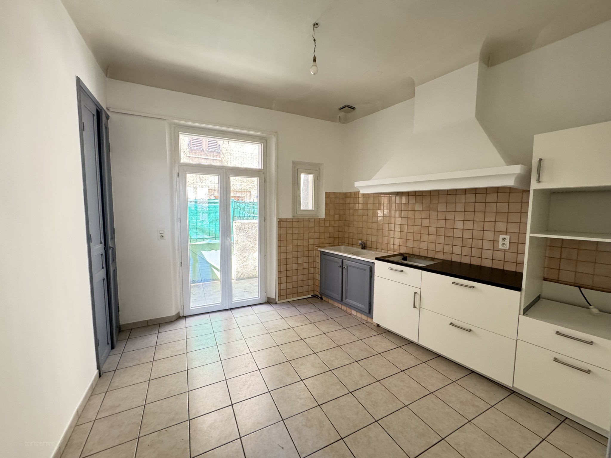 AUPS: maison de village plein pied 75m2 avec jardin — photo 10