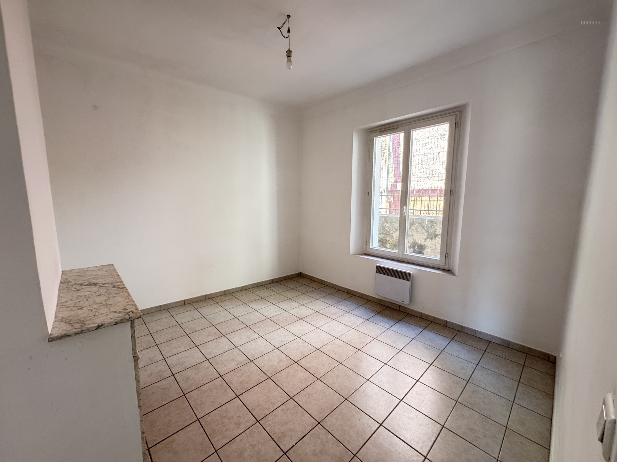 AUPS: maison de village plein pied 75m2 avec jardin — photo 13