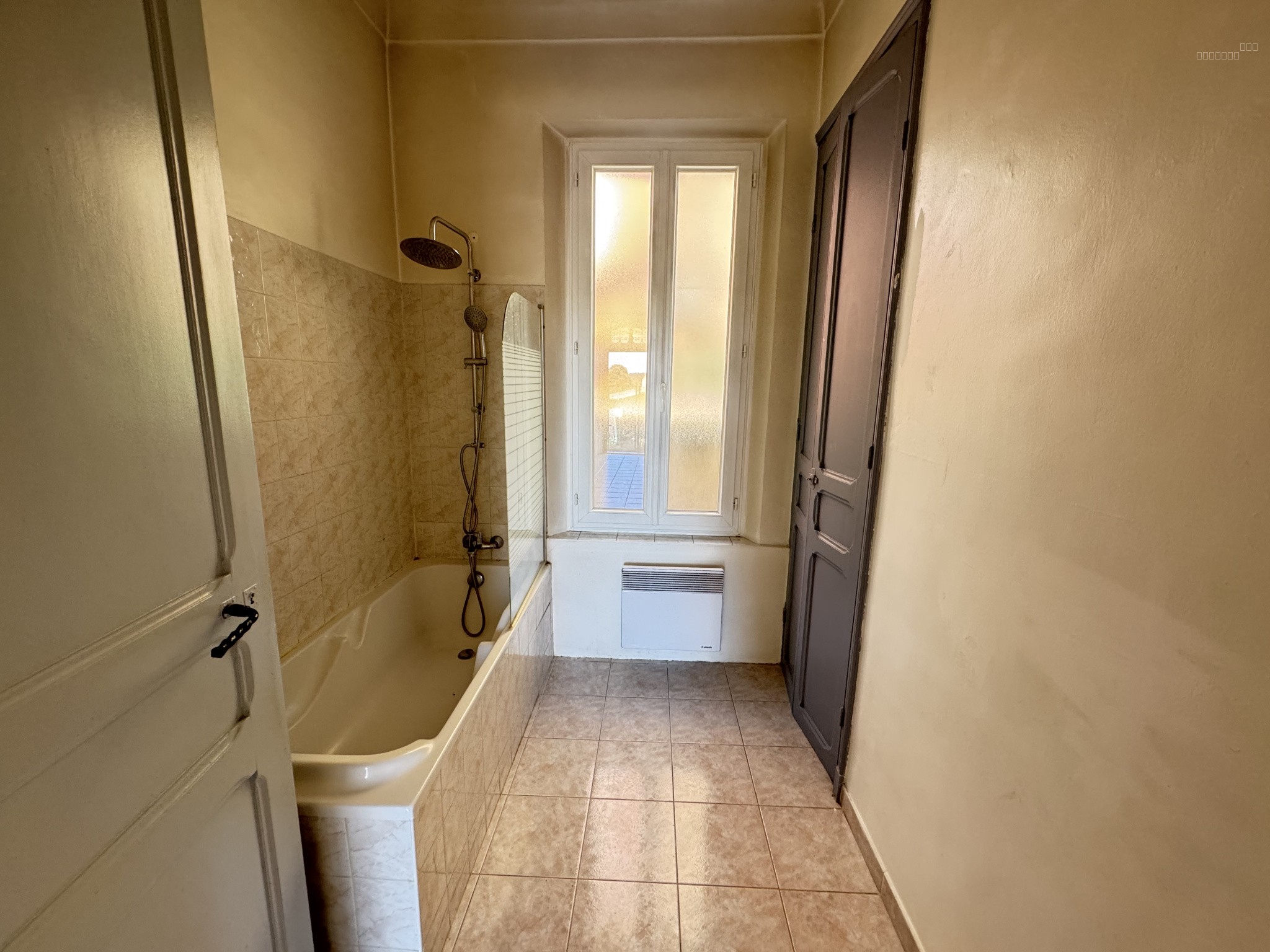 AUPS: maison de village plein pied 75m2 avec jardin — photo 15
