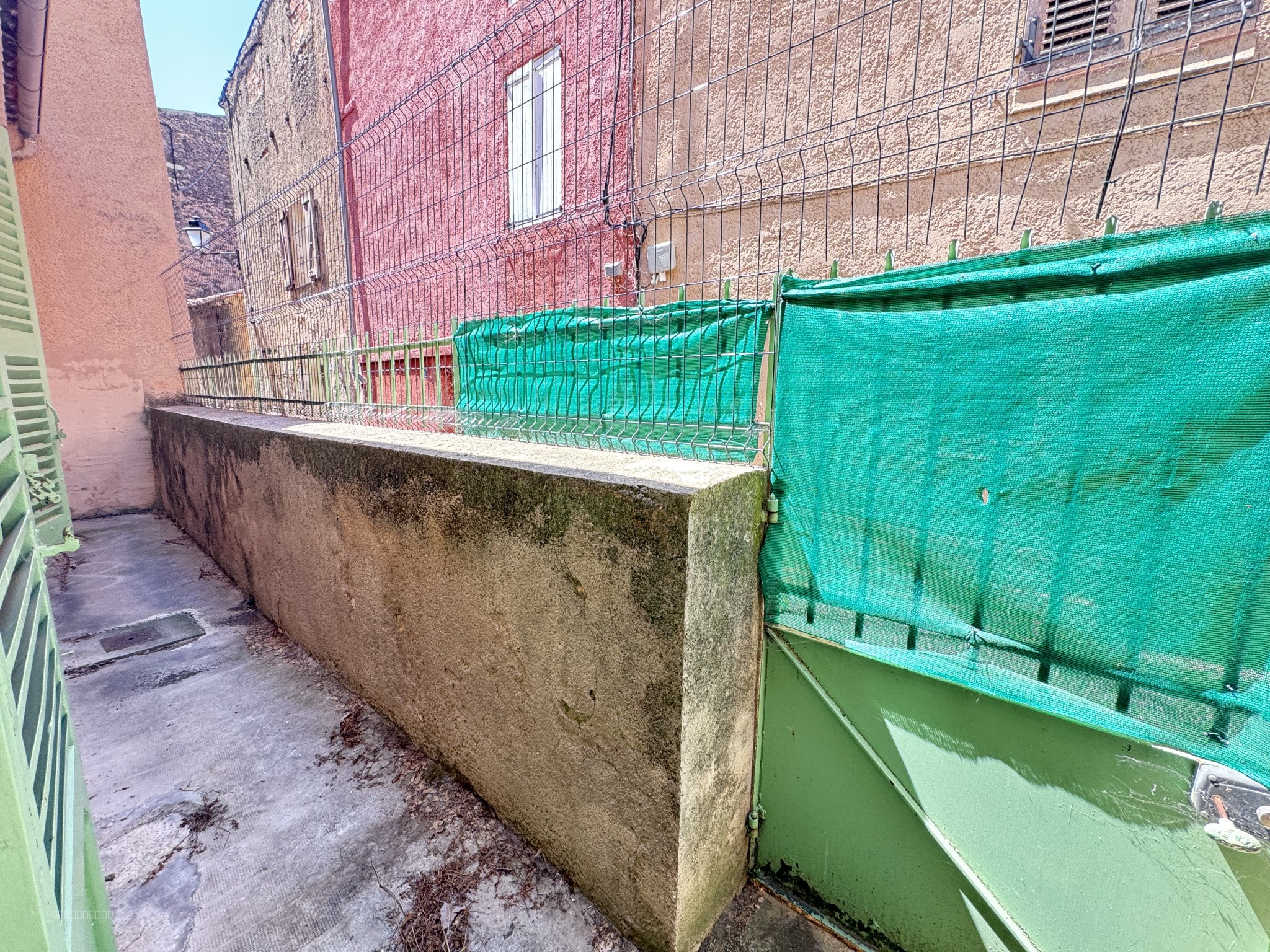 AUPS: maison de village plein pied 75m2 avec jardin — photo 18