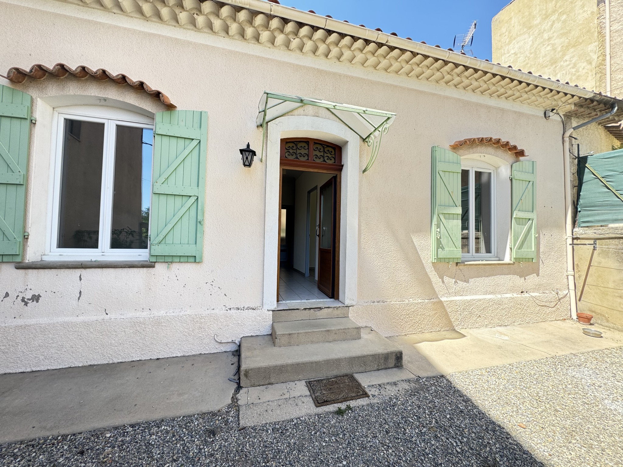 AUPS: maison de village plein pied 75m2 avec jardin — photo 19