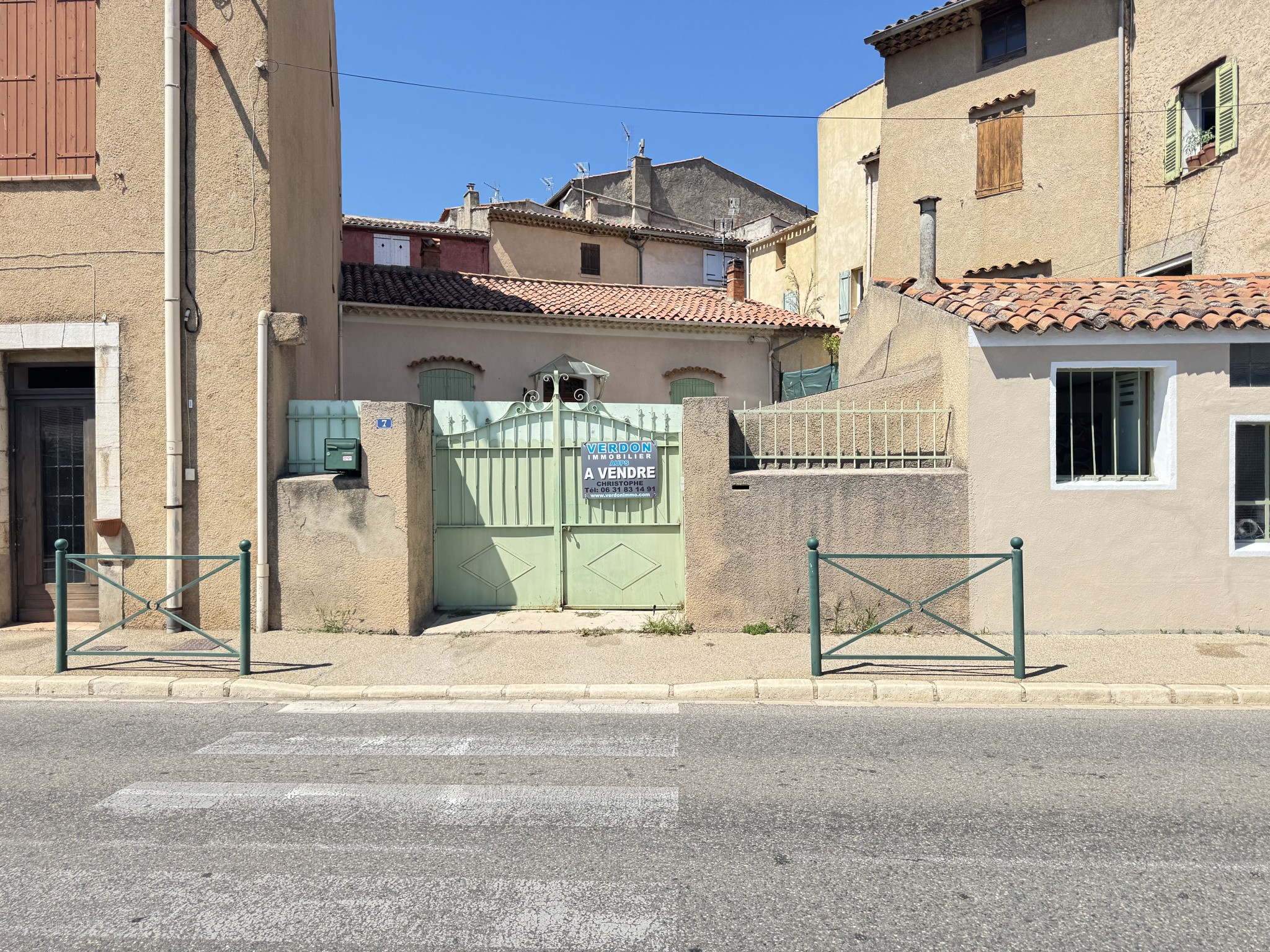 AUPS: maison de village plein pied 75m2 avec jardin — photo 2